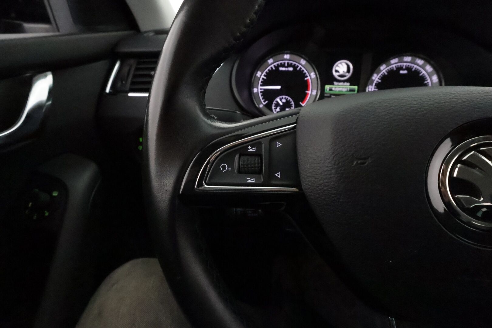 Skoda Octavia 2020 1,5 TSI Style BusinessLine DSG **Webasto / Koukku / ACC / LED / P.Tutkat / Navi / Kaistavahti / Keyless** - 1-om Suomi-auto / Kahdet Renkaat