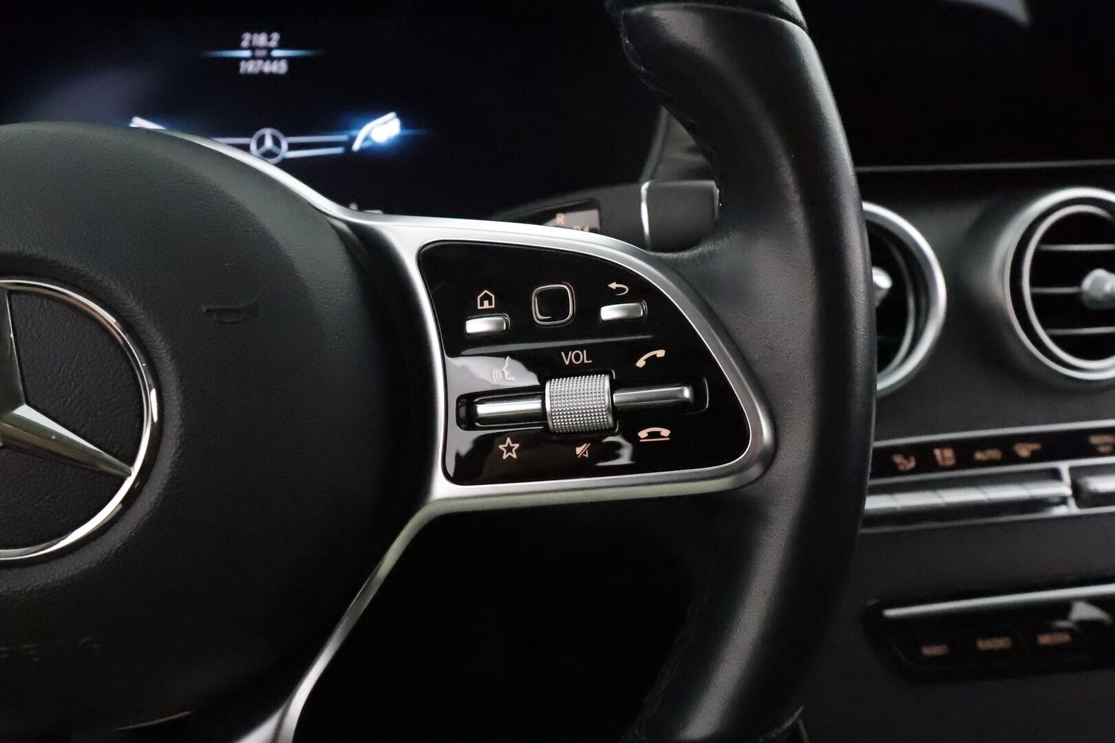Mercedes-Benz C 2019 220 d T A Business **Adapt.vakkari / Burmester / Webasto / Koukku / Multibeam / 360° / Sporttipenkit Muistilla** - Kahdet Renkaat / **HUIPPU VARUSTEET**