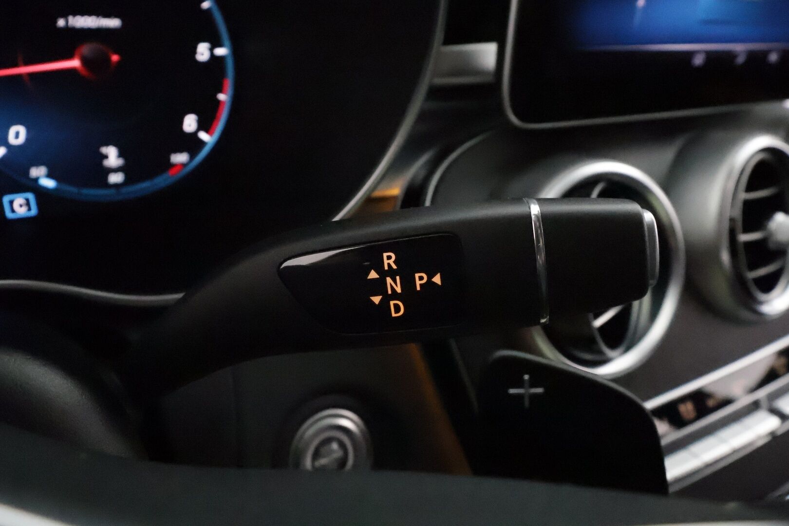 Mercedes-Benz C 2019 220 d T A Business **Adapt.vakkari / Burmester / Webasto / Koukku / Multibeam / 360° / Sporttipenkit Muistilla** - Kahdet Renkaat / **HUIPPU VARUSTEET**