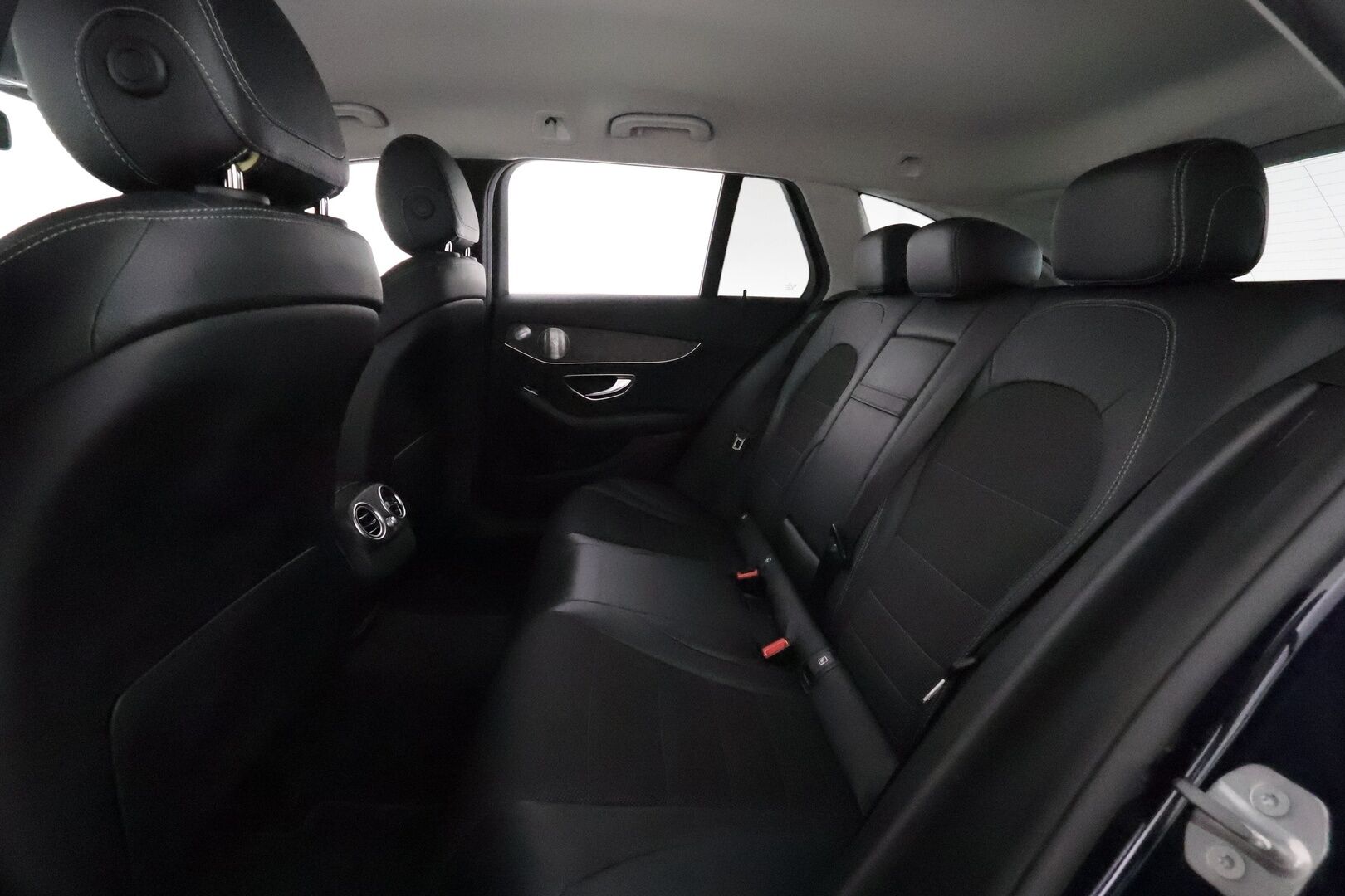 Mercedes-Benz C 2019 220 d T A Business **Adapt.vakkari / Burmester / Webasto / Koukku / Multibeam / 360° / Sporttipenkit Muistilla** - Kahdet Renkaat / **HUIPPU VARUSTEET**