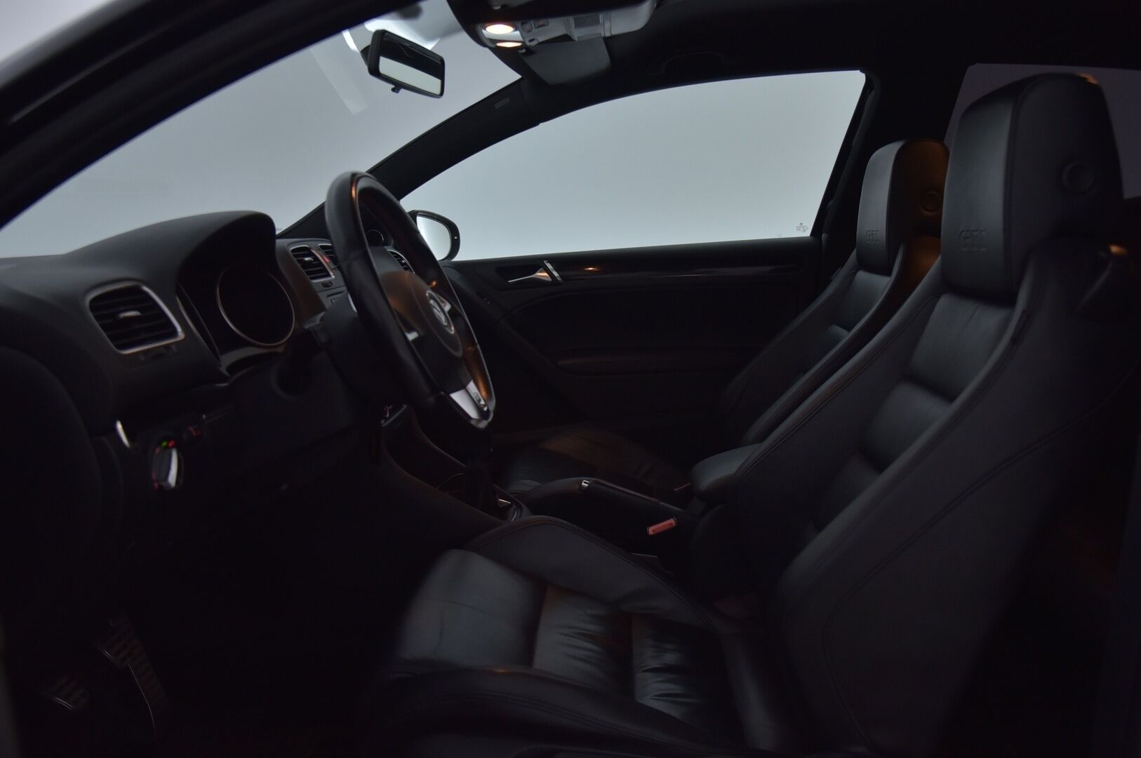 Volkswagen Golf 2010 GTI 2,0 155 kW (210 hv) / Dynaudio / Nahkasisusta / Navi / Tutkat / YritysOutlet - Myydään vain yrityksille - YritysOutlet - Myydään vain yrityksille