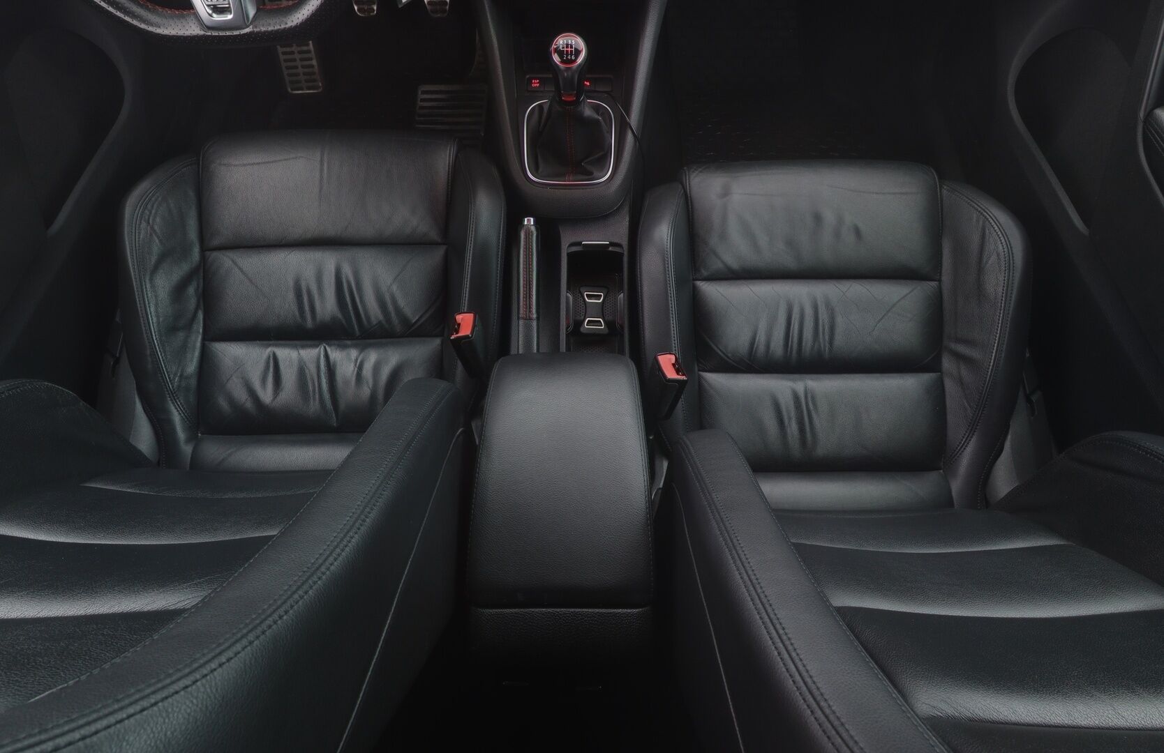 Volkswagen Golf 2010 GTI 2,0 155 kW (210 hv) / Dynaudio / Nahkasisusta / Navi / Tutkat / YritysOutlet - Myydään vain yrityksille - YritysOutlet - Myydään vain yrityksille