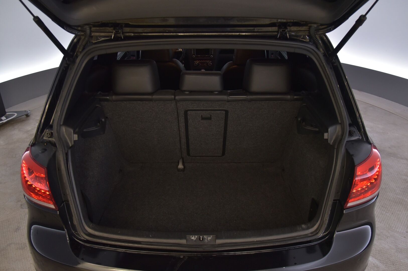 Volkswagen Golf 2010 GTI 2,0 155 kW (210 hv) / Dynaudio / Nahkasisusta / Navi / Tutkat / YritysOutlet - Myydään vain yrityksille - YritysOutlet - Myydään vain yrityksille