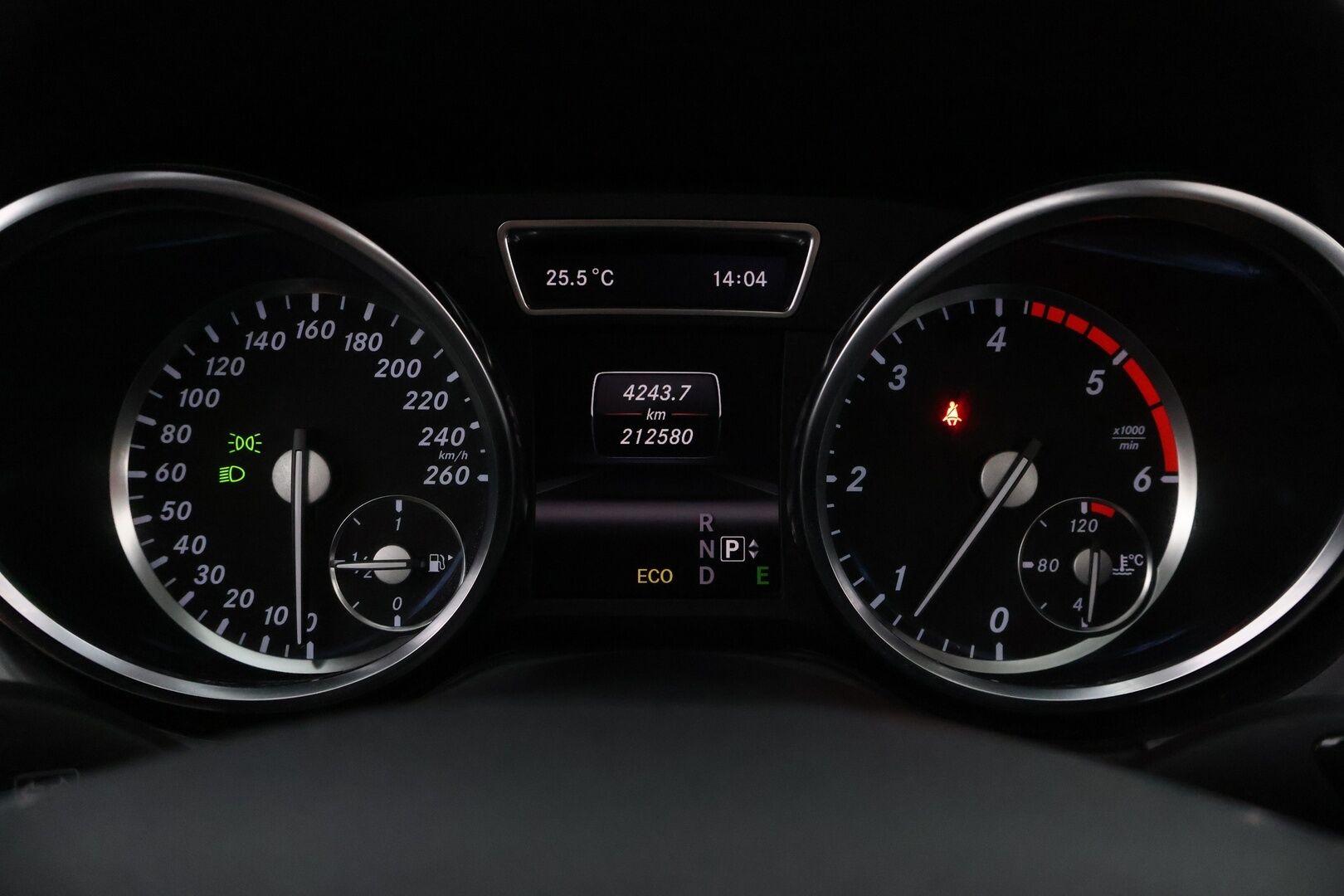 Mercedes-Benz ML 2013 250 BlueTec 4Matic Premium Business AMG - Ilma-alusta / Nahka-Alcantara / Kattoluukku / Vetokoukku / Lohko & Sisäpistoke / Comand Navi / ILS Xenon / Hyvin varusteltu!