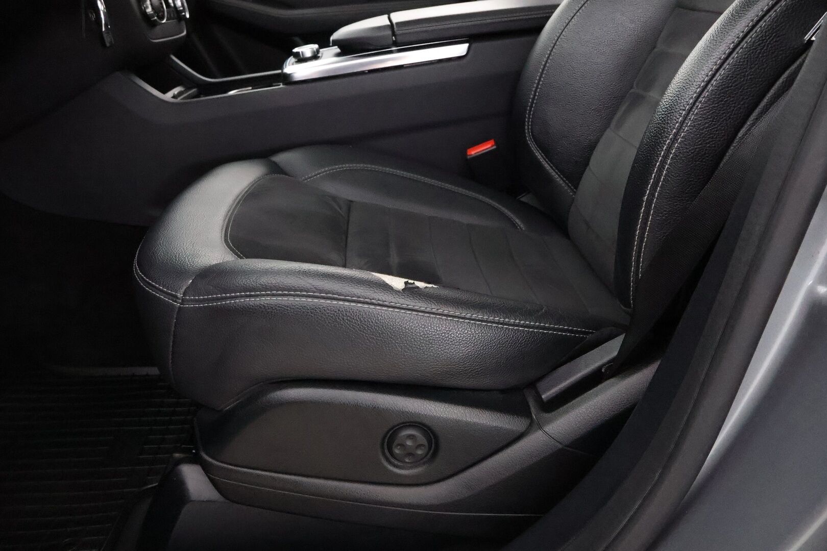 Mercedes-Benz ML 2013 250 BlueTec 4Matic Premium Business AMG - Ilma-alusta / Nahka-Alcantara / Kattoluukku / Vetokoukku / Lohko & Sisäpistoke / Comand Navi / ILS Xenon / Hyvin varusteltu!