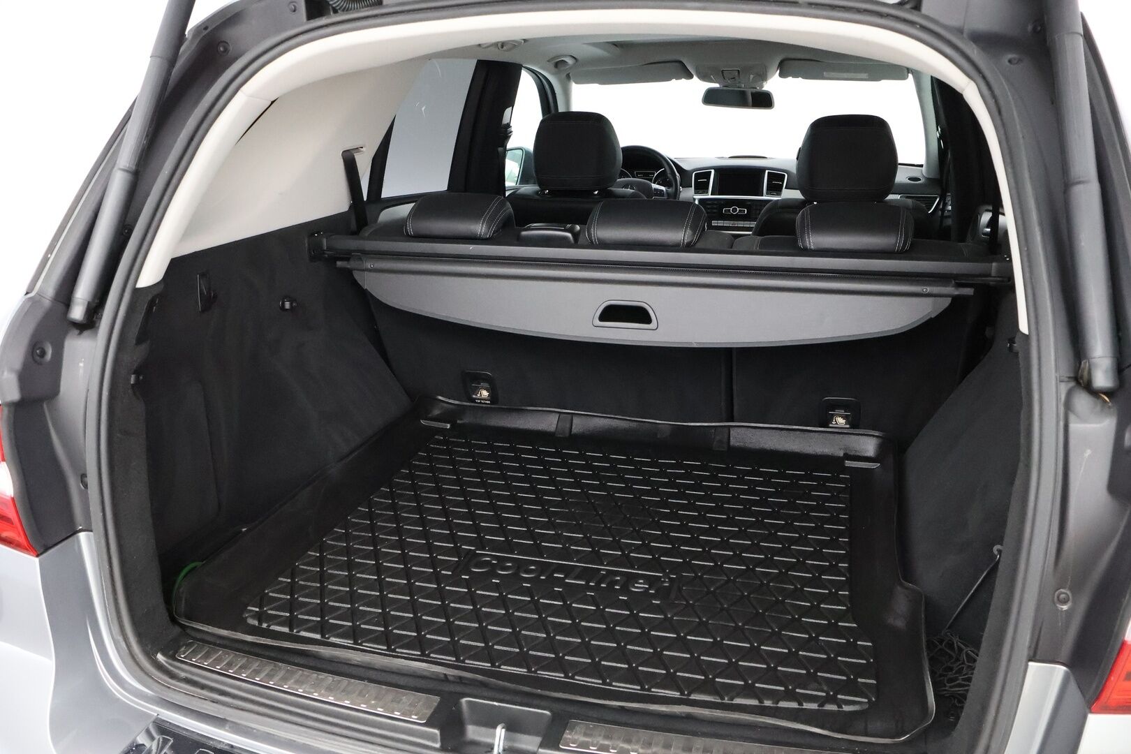 Mercedes-Benz ML 2013 250 BlueTec 4Matic Premium Business AMG - Ilma-alusta / Nahka-Alcantara / Kattoluukku / Vetokoukku / Lohko & Sisäpistoke / Comand Navi / ILS Xenon / Hyvin varusteltu!