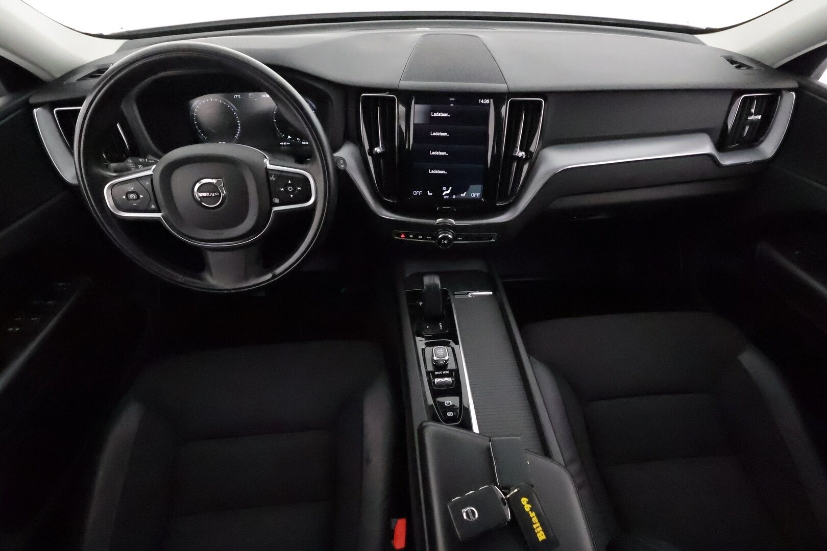 Volvo XC60 2020 B4 AWD MHEV Business aut - 3,99 % KORKOTARJOUS TÄHÄN AUTOON 31.8. ASTI! - 1Om Suomiauto / Webasto / Adapt.Vakkari / VOC / Puolinahkasisusta / 2x Renkaat Aluvantein / Ratinlämmitys!