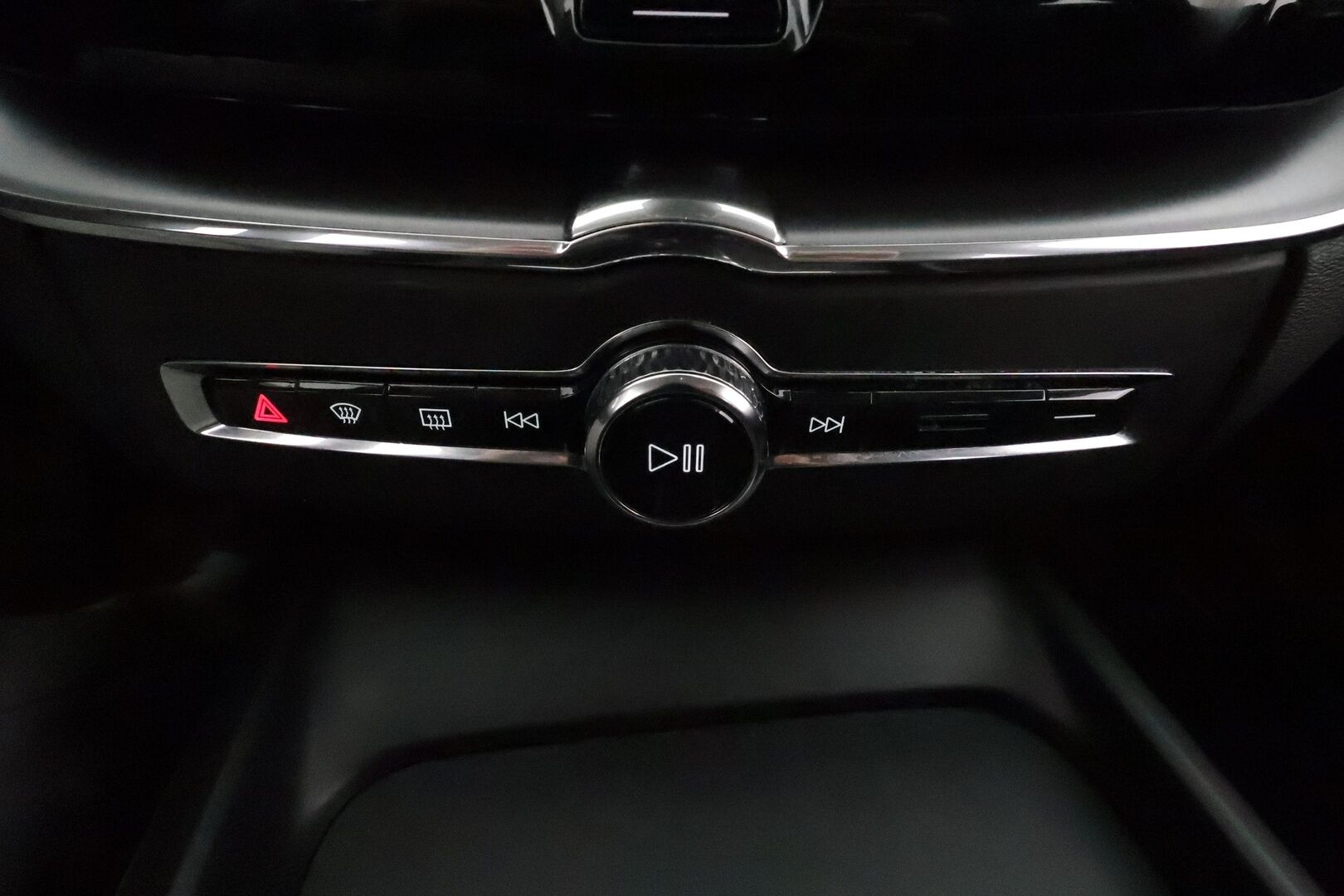Volvo XC60 2020 B4 AWD MHEV Business aut - 3,99 % KORKOTARJOUS TÄHÄN AUTOON 31.8. ASTI! - 1Om Suomiauto / Webasto / Adapt.Vakkari / VOC / Puolinahkasisusta / 2x Renkaat Aluvantein / Ratinlämmitys!
