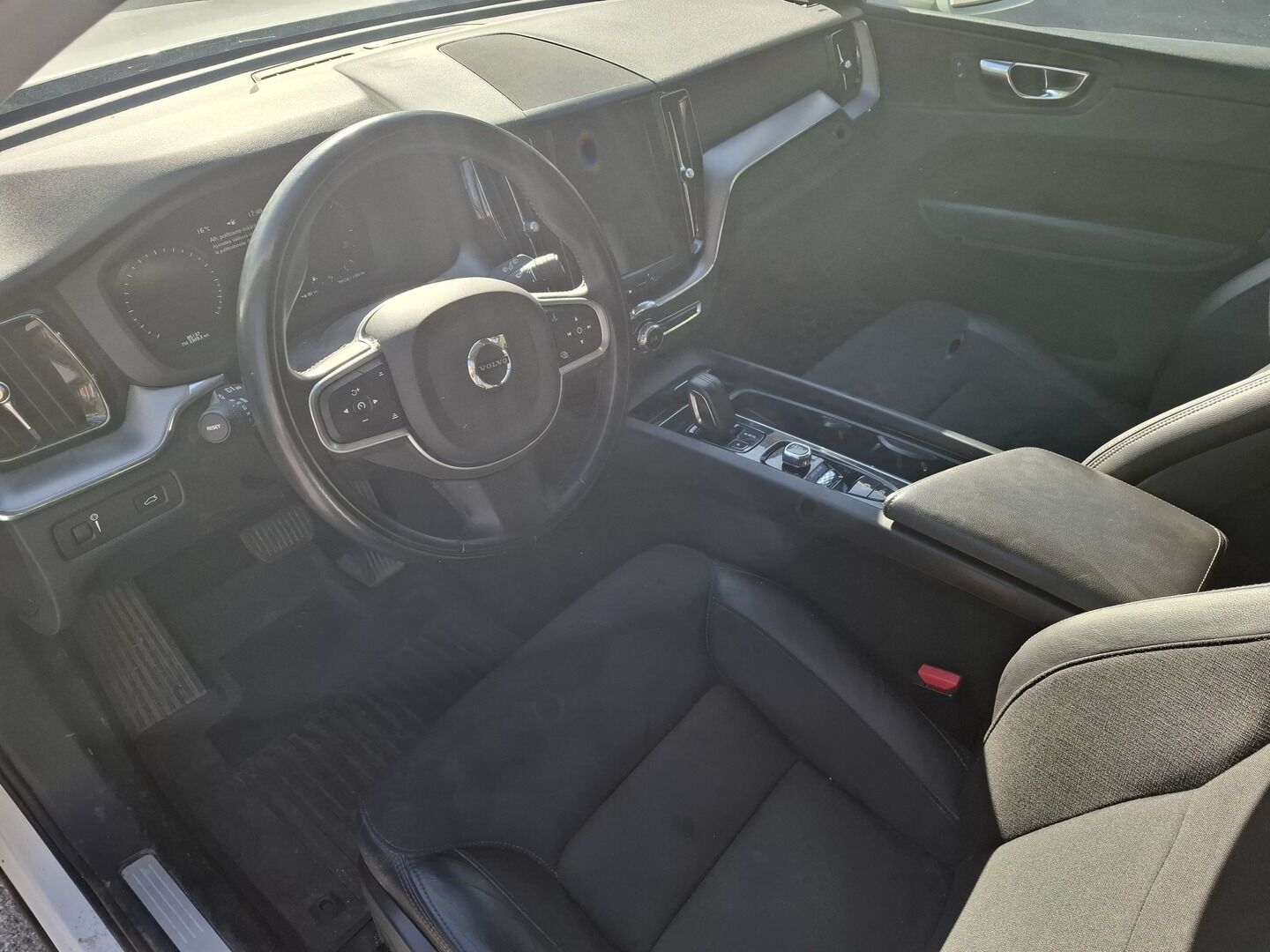Volvo XC60 2020 B4 AWD MHEV Business aut **1om Suomiauto / Webasto / Adapt.vakkari / TULOSSA - 3,99 % KORKOTARJOUS TÄHÄN AUTOON - 