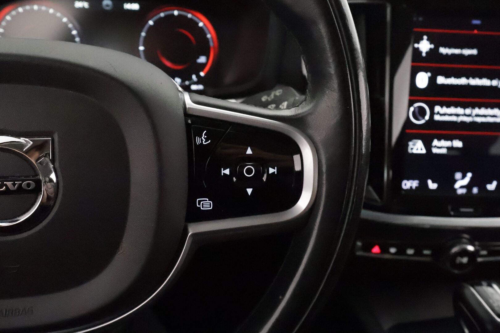 Volvo V60 2020 D4 AWD Business aut **Adapt.vakkari / Webasto / P.kamera / Muistipenkki / Ruskeat nahat / Full LED / KeylessGo** - Suomi-auto / Kahdet renkaat aluvanteilla / Penkinlämmittimet takana / Sähköluukku / Digimittaristo