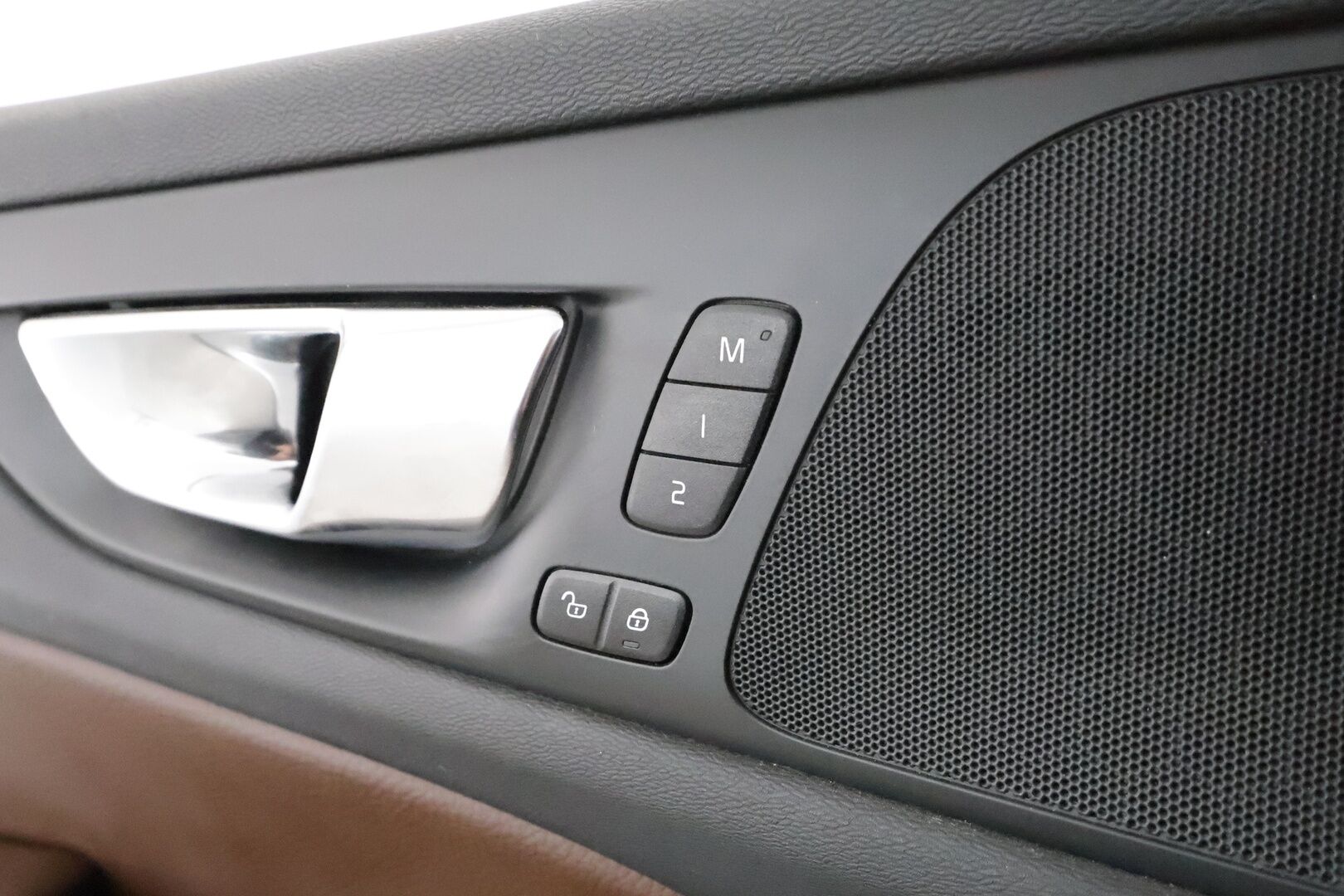 Volvo V60 2020 D4 AWD Business aut **Adapt.vakkari / Webasto / P.kamera / Muistipenkki / Ruskeat nahat / Full LED / KeylessGo** - Suomi-auto / Kahdet renkaat aluvanteilla / Penkinlämmittimet takana / Sähköluukku / Digimittaristo