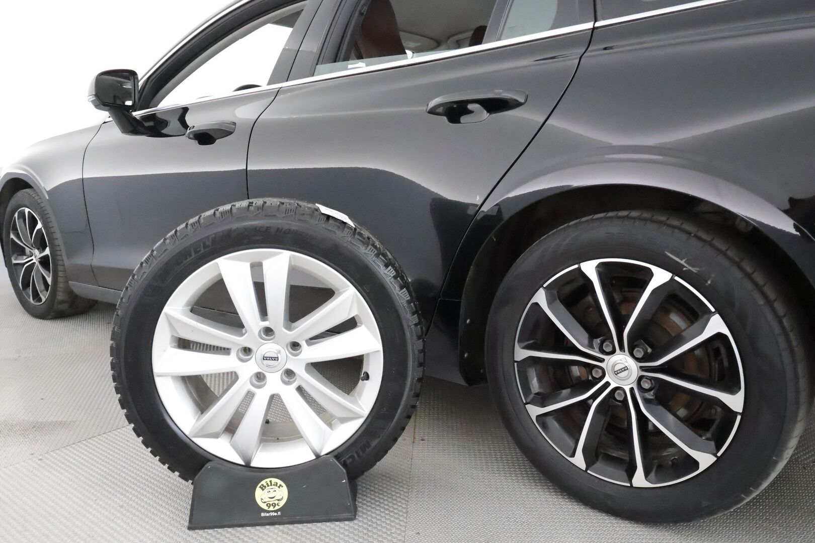 Volvo V60 2020 D4 AWD Business aut **Adapt.vakkari / Webasto / P.kamera / Muistipenkki / Ruskeat nahat / Full LED / KeylessGo** - Suomi-auto / Kahdet renkaat aluvanteilla / Penkinlämmittimet takana / Sähköluukku / Digimittaristo