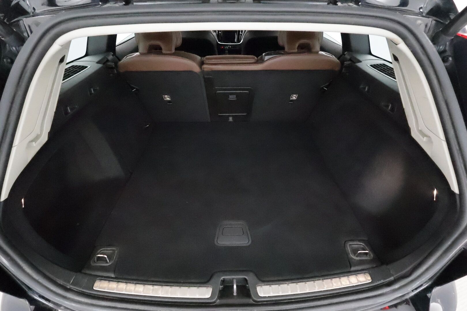 Volvo V60 2020 D4 AWD Business aut **Adapt.vakkari / Webasto / P.kamera / Muistipenkki / Ruskeat nahat / Full LED / KeylessGo** - Suomi-auto / Kahdet renkaat aluvanteilla / Penkinlämmittimet takana / Sähköluukku / Digimittaristo