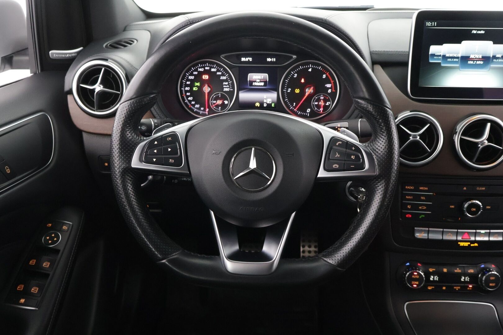 MERCEDES-BENZ B 2016 200 CDI 4MATIC AMG - * AMG / H&K / Navi / LED / P-Kamera / Koukku / Navi / Tutkat *