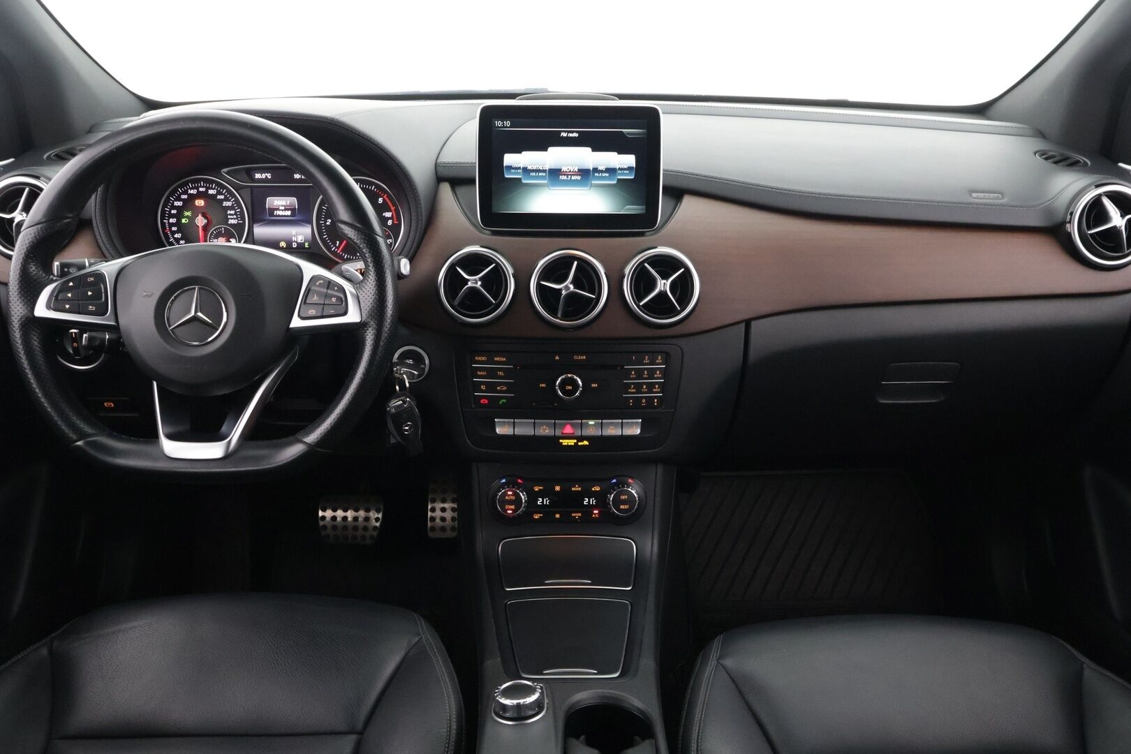 MERCEDES-BENZ B 2016 200 CDI 4MATIC AMG - * AMG / H&K / Navi / LED / P-Kamera / Koukku / Navi / Tutkat *