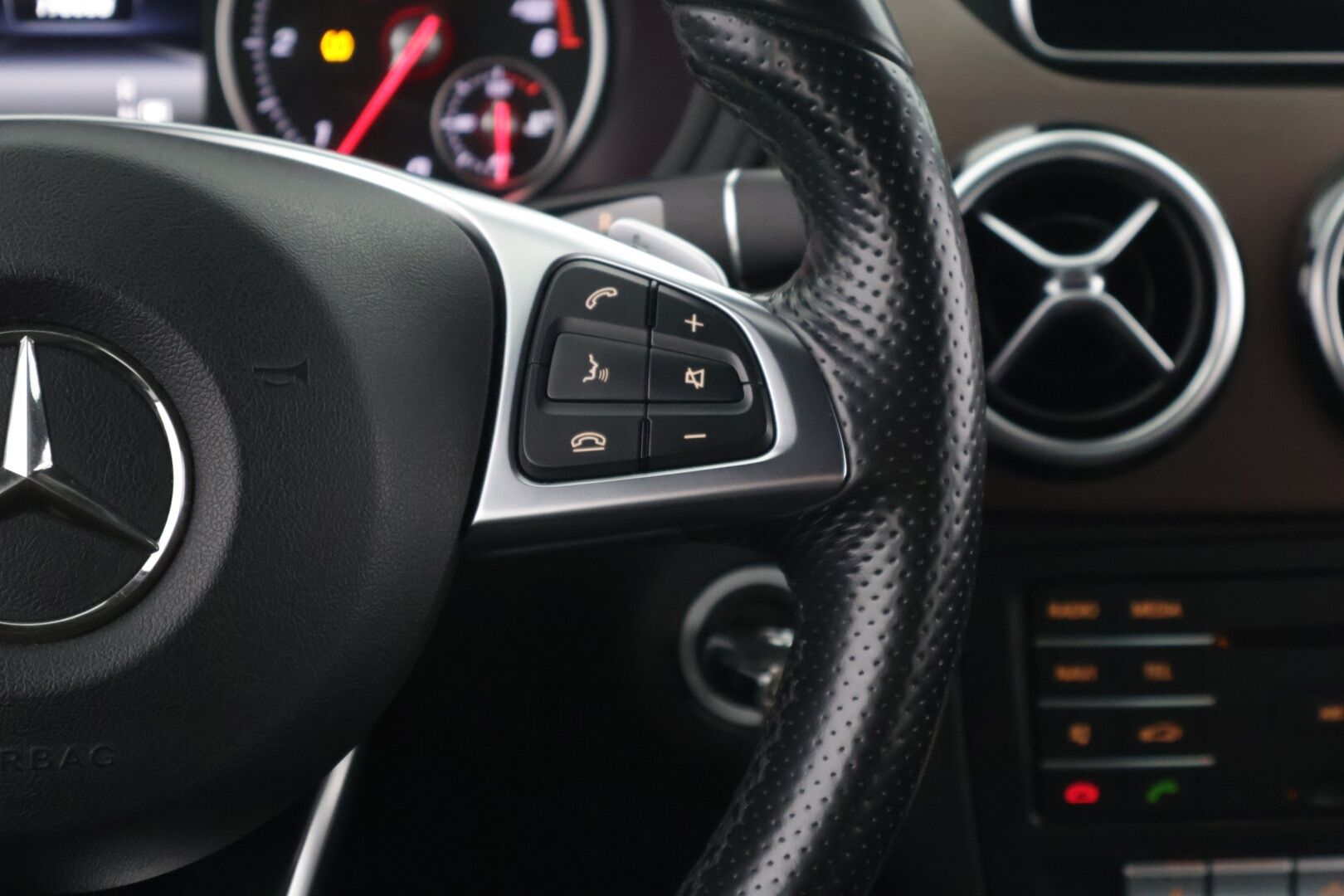 MERCEDES-BENZ B 2016 200 CDI 4MATIC AMG - * AMG / H&K / Navi / LED / P-Kamera / Koukku / Navi / Tutkat *