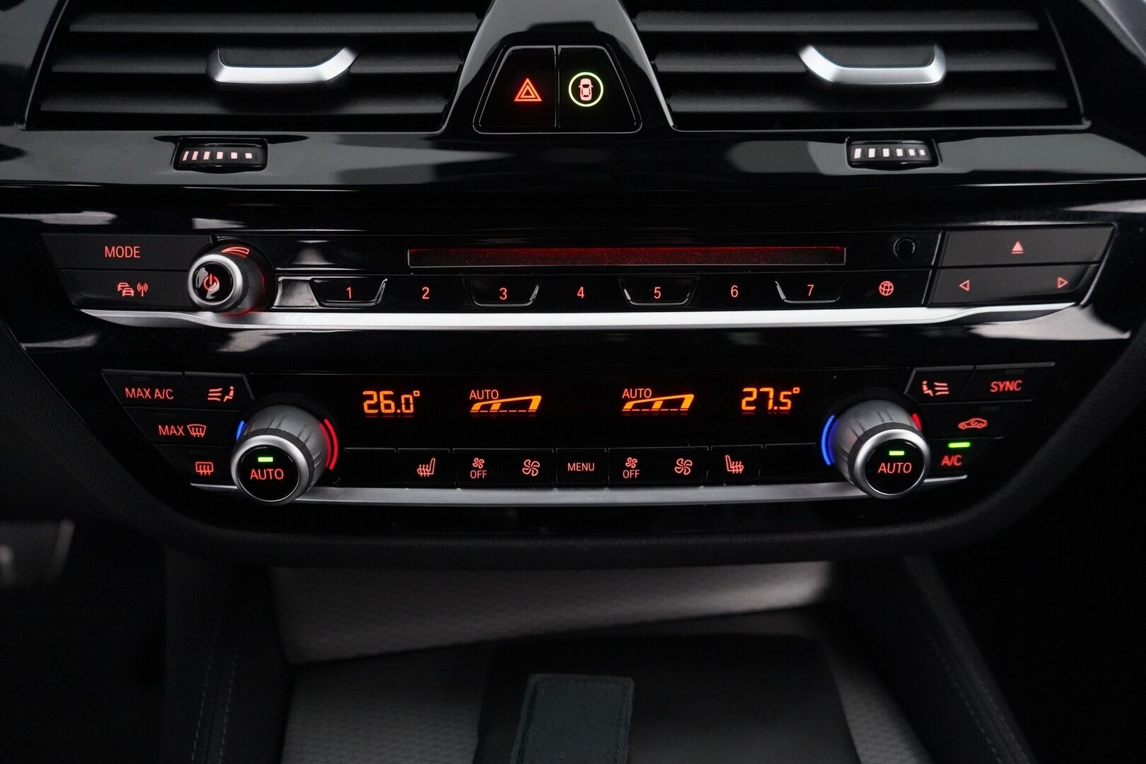 BMW 520 2017 G31 Touring d xDrive M-Sport - Sporttinahat | Alletaittuva koukku | 360° Kamera | HiFi | Ambient-sisävalaistus | Kahdet renkaat OEM vanteilla