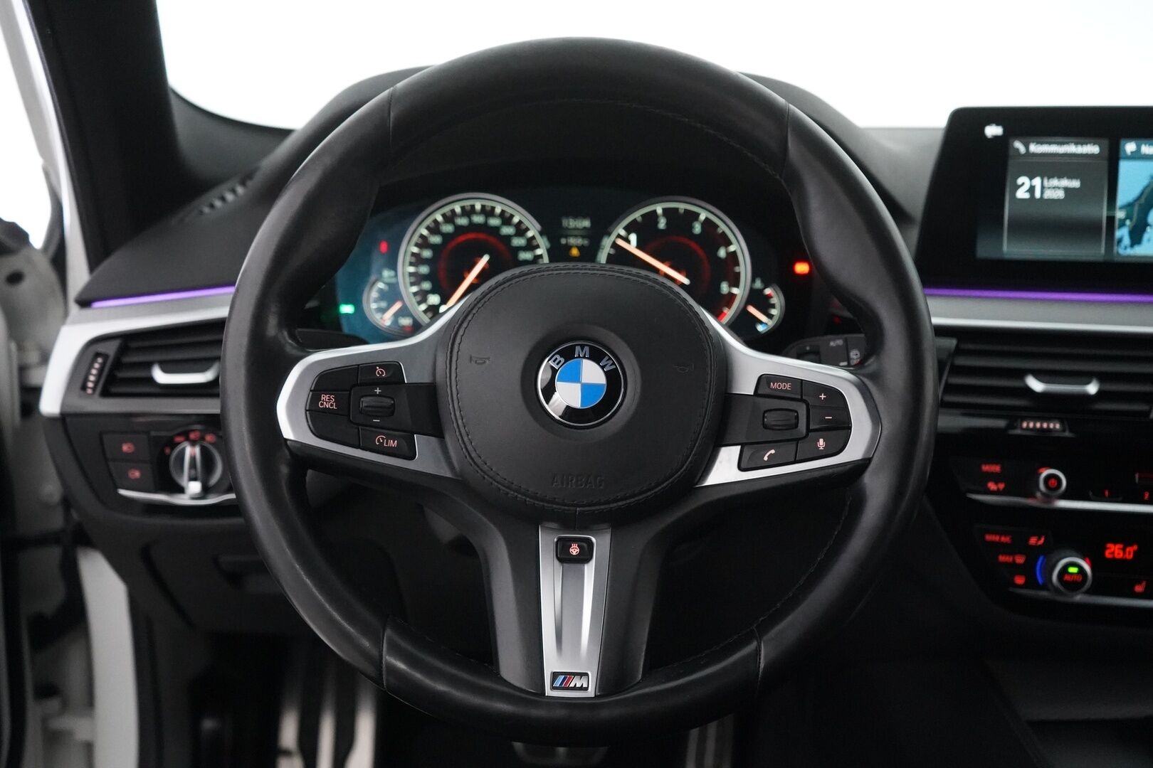BMW 520 2017 G31 Touring d xDrive M-Sport - Sporttinahat | Alletaittuva koukku | 360° Kamera | HiFi | Ambient-sisävalaistus | Kahdet renkaat OEM vanteilla