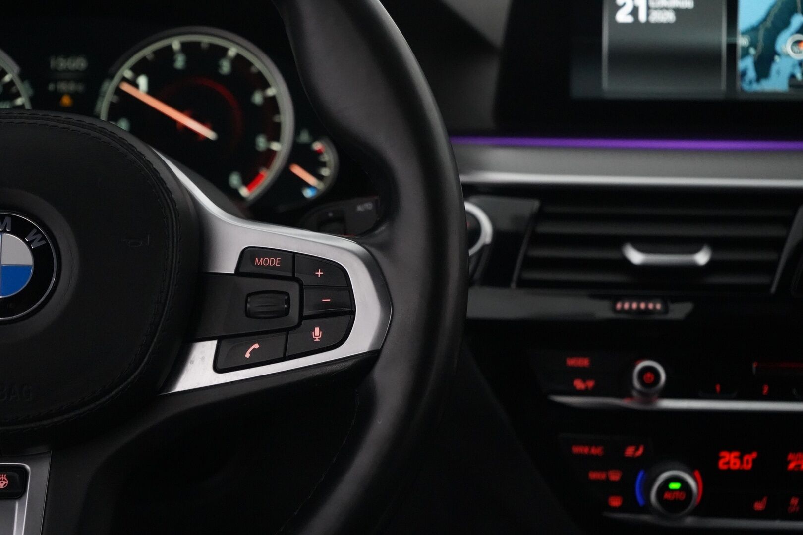 BMW 520 2017 G31 Touring d xDrive M-Sport - Sporttinahat | Alletaittuva koukku | 360° Kamera | HiFi | Ambient-sisävalaistus | Kahdet renkaat OEM vanteilla