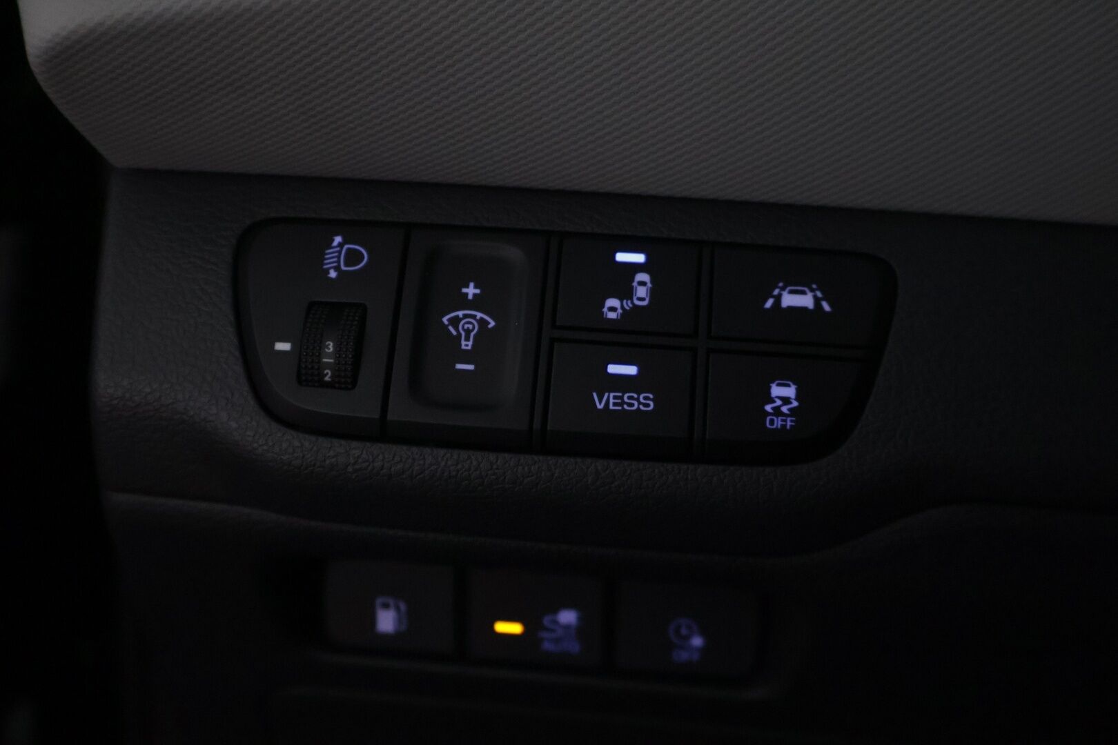 Hyundai IONIQ plug-in 2020 1,6 plug-in 141 hv 6-DCT Style Limited Edition MY20 - | 2-om. Suomi-auto | ACC | Infinity Sound | BLIS | Ilmastoidut Nahkapenkit | Kuljettajan penkki Muistilla | P. Kamera | Digimittaristo | AppleCarPlay & AndroidAuto | LED |