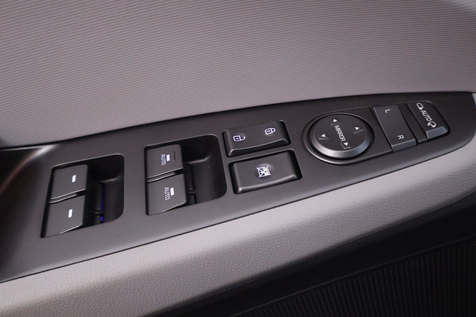 Hyundai IONIQ plug-in 2020 1,6 plug-in 141 hv 6-DCT Style Limited Edition MY20 - | 2-om. Suomi-auto | ACC | Infinity Sound | BLIS | Ilmastoidut Nahkapenkit | Kuljettajan penkki Muistilla | P. Kamera | Digimittaristo | AppleCarPlay & AndroidAuto | LED |