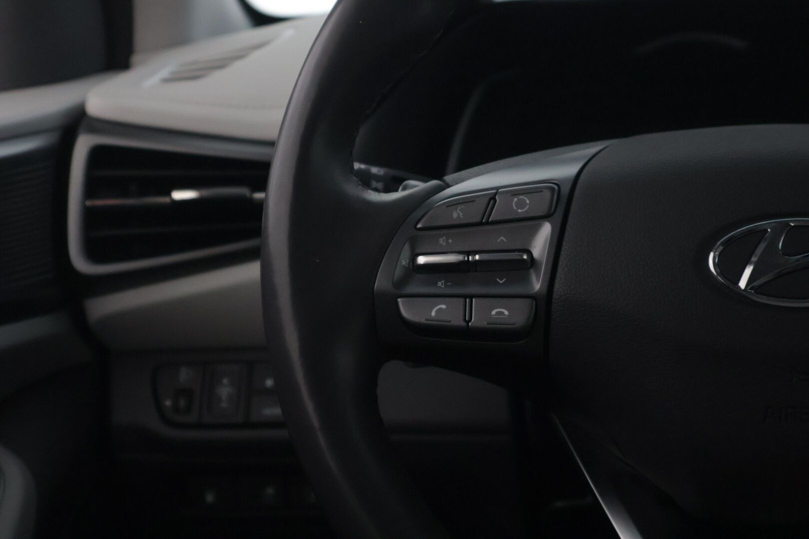 Hyundai IONIQ plug-in 2020 1,6 plug-in 141 hv 6-DCT Style Limited Edition MY20 - | 2-om. Suomi-auto | ACC | Infinity Sound | BLIS | Ilmastoidut Nahkapenkit | Kuljettajan penkki Muistilla | P. Kamera | Digimittaristo | AppleCarPlay & AndroidAuto | LED |