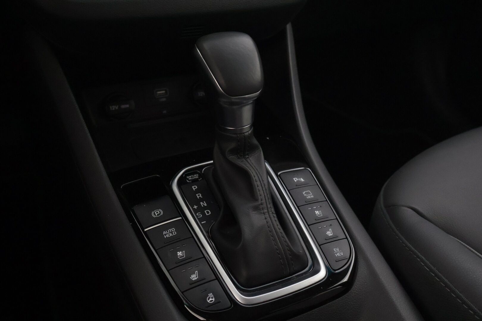 Hyundai IONIQ plug-in 2020 1,6 plug-in 141 hv 6-DCT Style Limited Edition MY20 - | 2-om. Suomi-auto | ACC | Infinity Sound | BLIS | Ilmastoidut Nahkapenkit | Kuljettajan penkki Muistilla | P. Kamera | Digimittaristo | AppleCarPlay & AndroidAuto | LED |