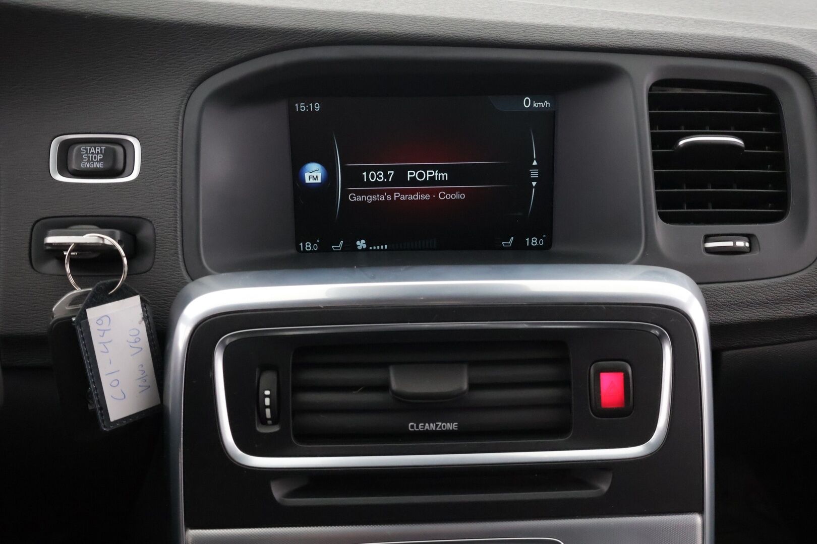 Volvo V60 2017 D3 Business aut. Facelift / Webasto / Koukku / Digimittari / Vakkari / Sporttinahat / P-tutka / Bluetooth / Kaistavahti - *2x aluvanteet / Huippusiisti / Aktiiviset valot / Huoltokirja*