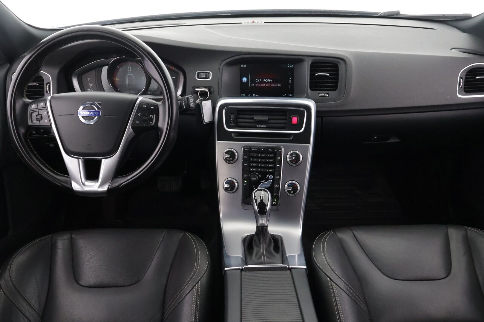 Volvo V60 2017 D3 Business aut. Facelift / Webasto / Koukku / Digimittari / Vakkari / Sporttinahat / P-tutka / Bluetooth / Kaistavahti - *2x aluvanteet / Huippusiisti / Aktiiviset valot / Huoltokirja*