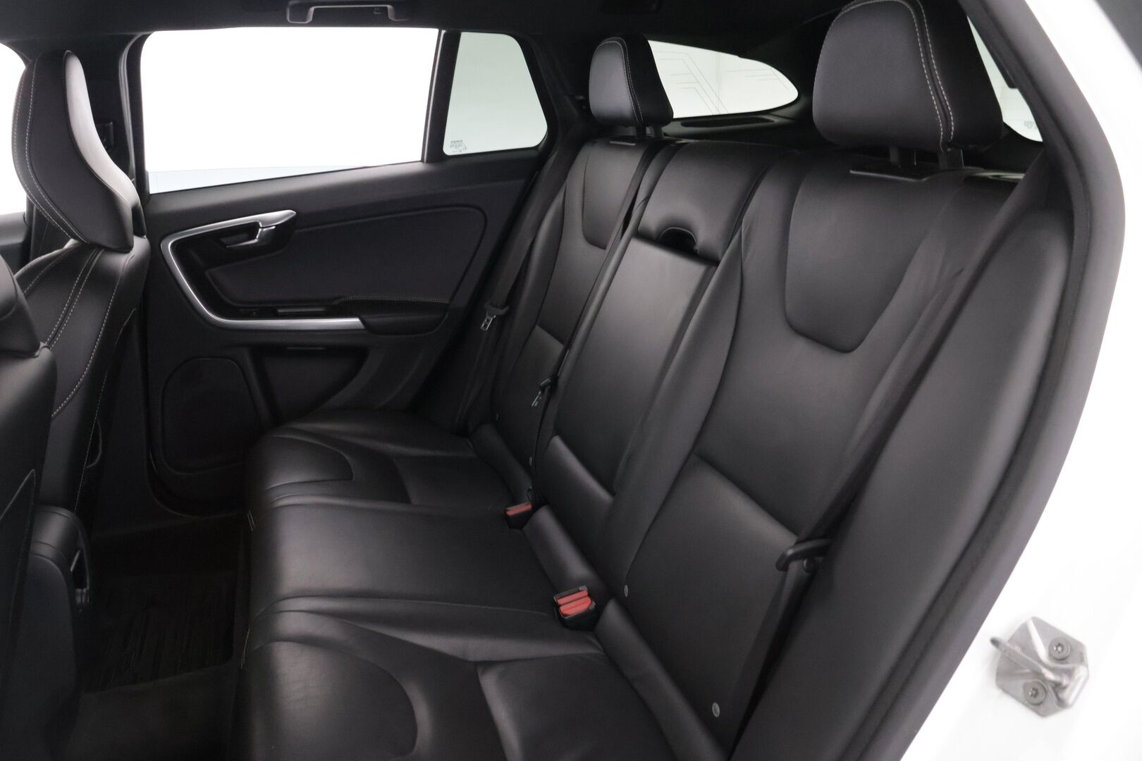 Volvo V60 2017 D3 Business aut. Facelift / Webasto / Koukku / Digimittari / Vakkari / Sporttinahat / P-tutka / Bluetooth / Kaistavahti - *2x aluvanteet / Huippusiisti / Aktiiviset valot / Huoltokirja*