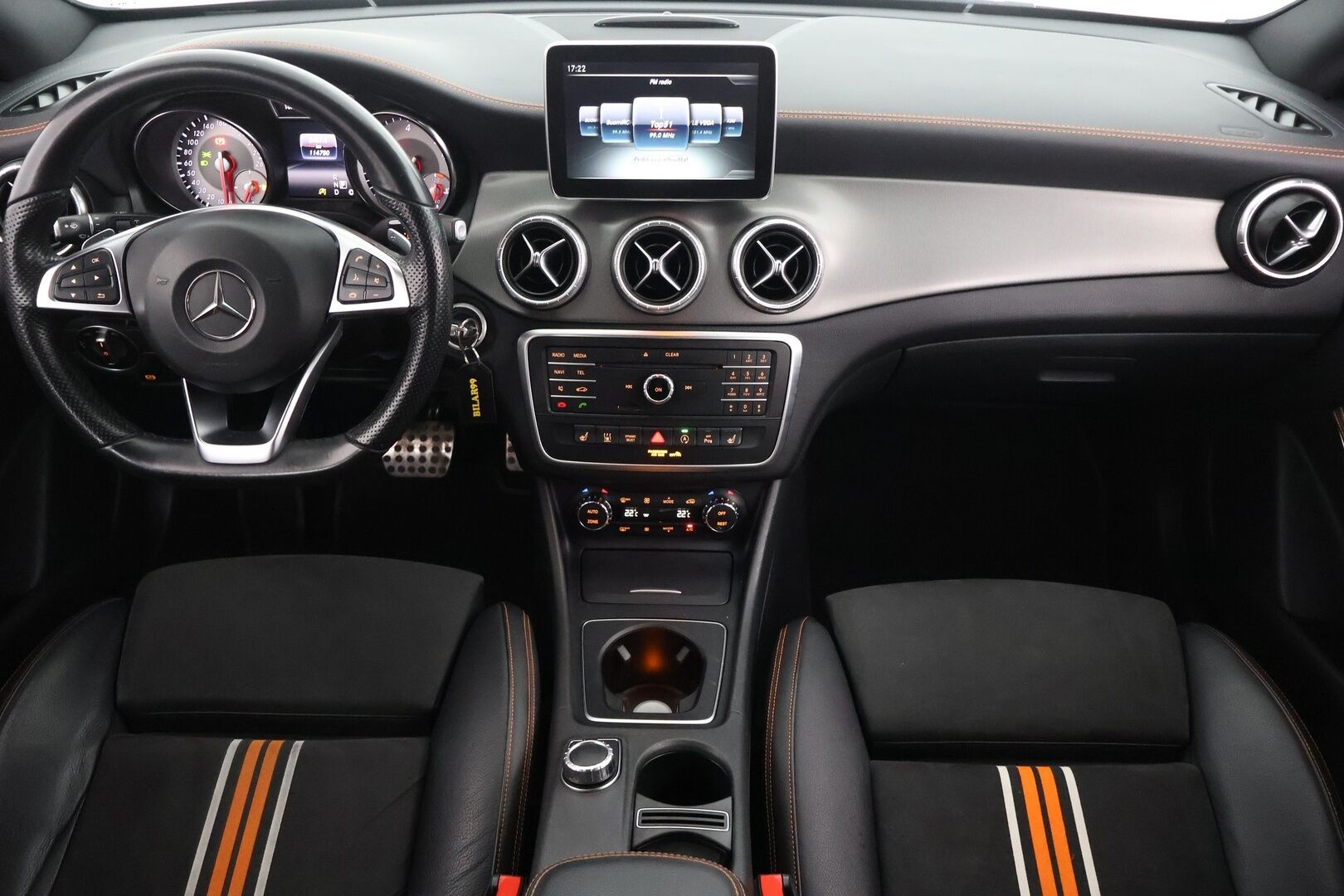 Mercedes-Benz CLA 2016 220 CDI A AMG Orange Art Edition / Adapt.vak / Webasto / ILS / P-kamera - BLIS / Kahdet renkaat aluvanteilla / Tarkka huoltohistoria! - HULLUT AVAJAISHULINAT KORKOTARJOUS 3,29 %