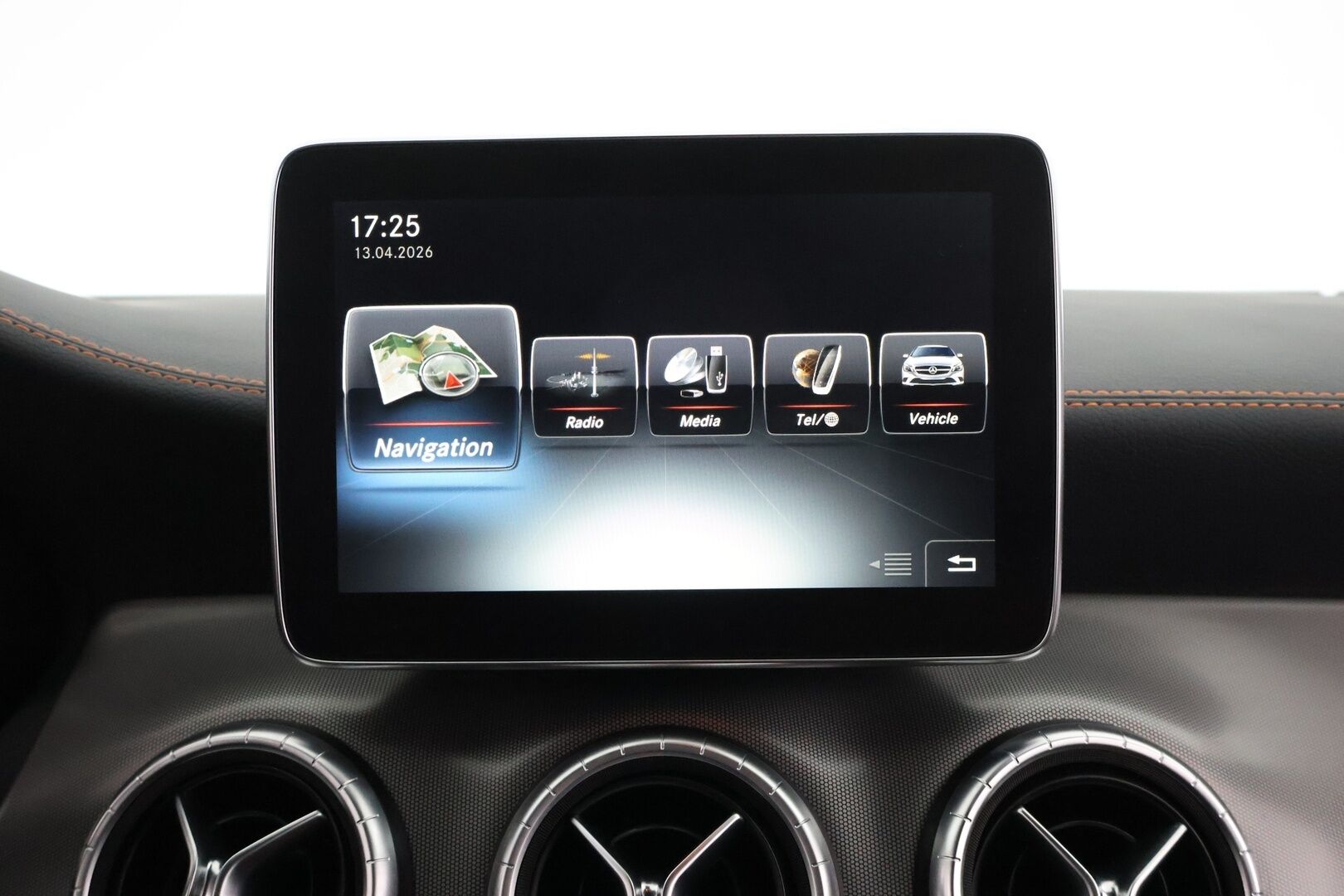 Mercedes-Benz CLA 2016 220 CDI A AMG Orange Art Edition / Adapt.vak / Webasto / ILS / P-kamera - BLIS / Kahdet renkaat aluvanteilla / Tarkka huoltohistoria! - HULLUT AVAJAISHULINAT KORKOTARJOUS 3,29 %