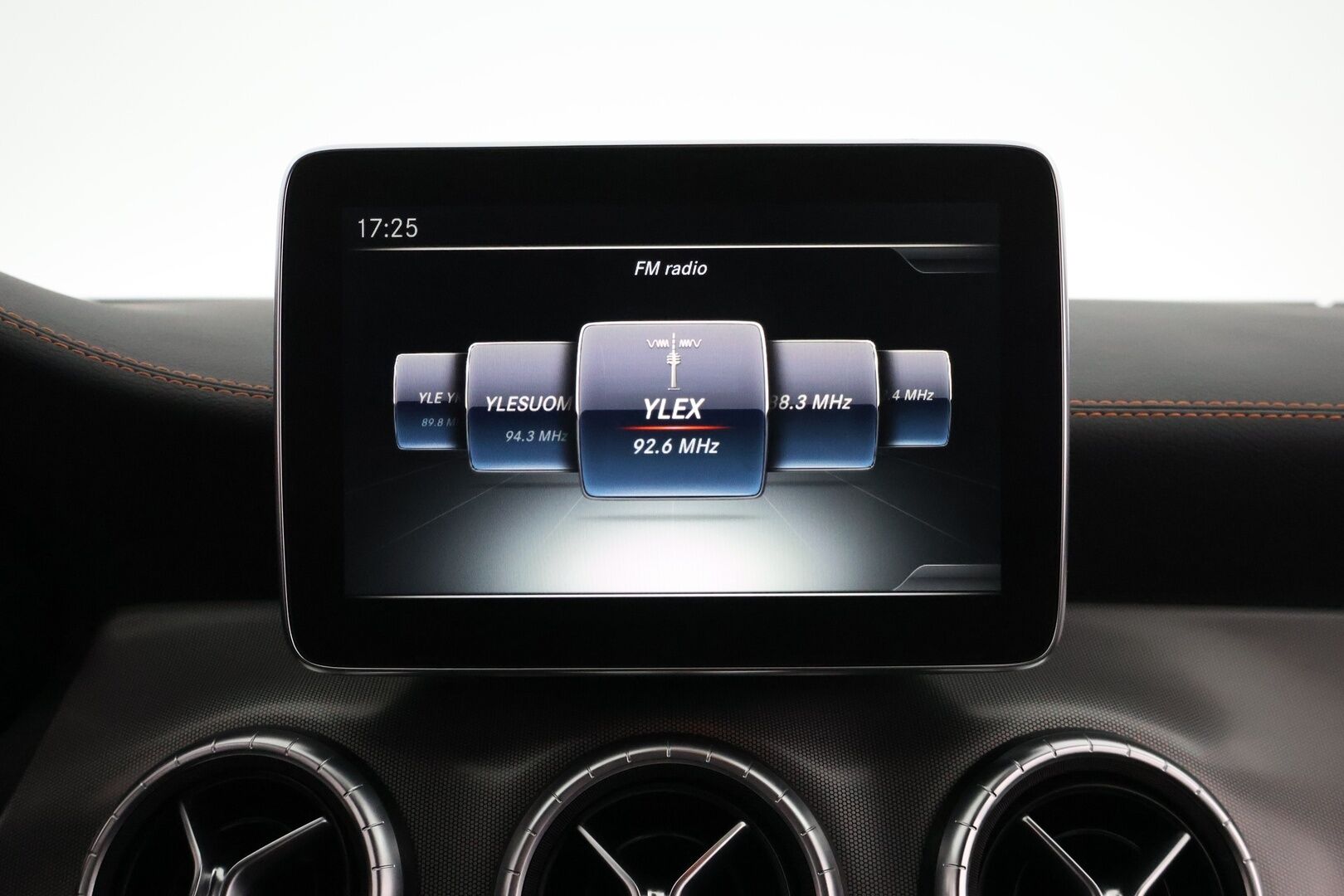 Mercedes-Benz CLA 2016 220 CDI A AMG Orange Art Edition / Adapt.vak / Webasto / ILS / P-kamera - BLIS / Kahdet renkaat aluvanteilla / Tarkka huoltohistoria! - HULLUT AVAJAISHULINAT KORKOTARJOUS 3,29 %