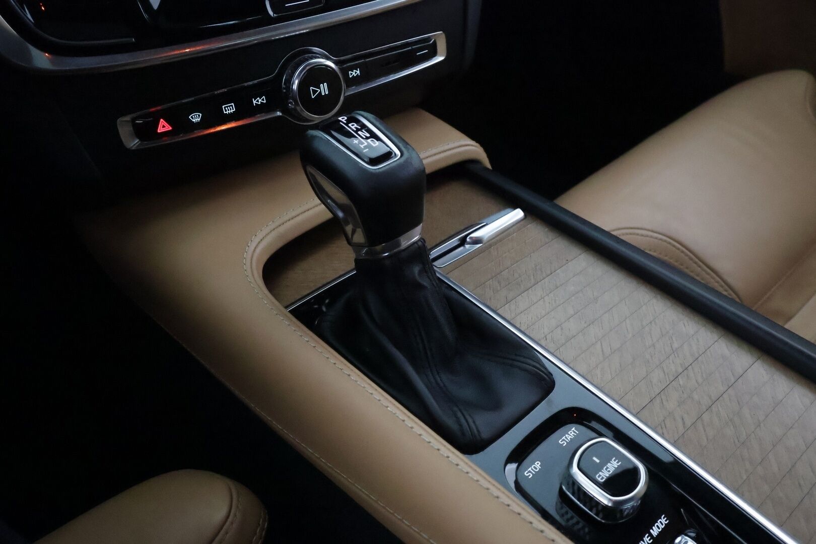 Volvo S90 2017 D5 AWD Inscription **HUD / 360° Kamera / Lasikattoluukku / Adapt.Vakkari / Sporttinahat Muistilla / Webasto / Full-LED** - Bowers&Wilkins / Navi / Kaistavahti / Digimittaristo / 4-Alueinen AC / Vaalean-Ruskea Nahkaverhoilu KeylessGO / 2x Renkaat