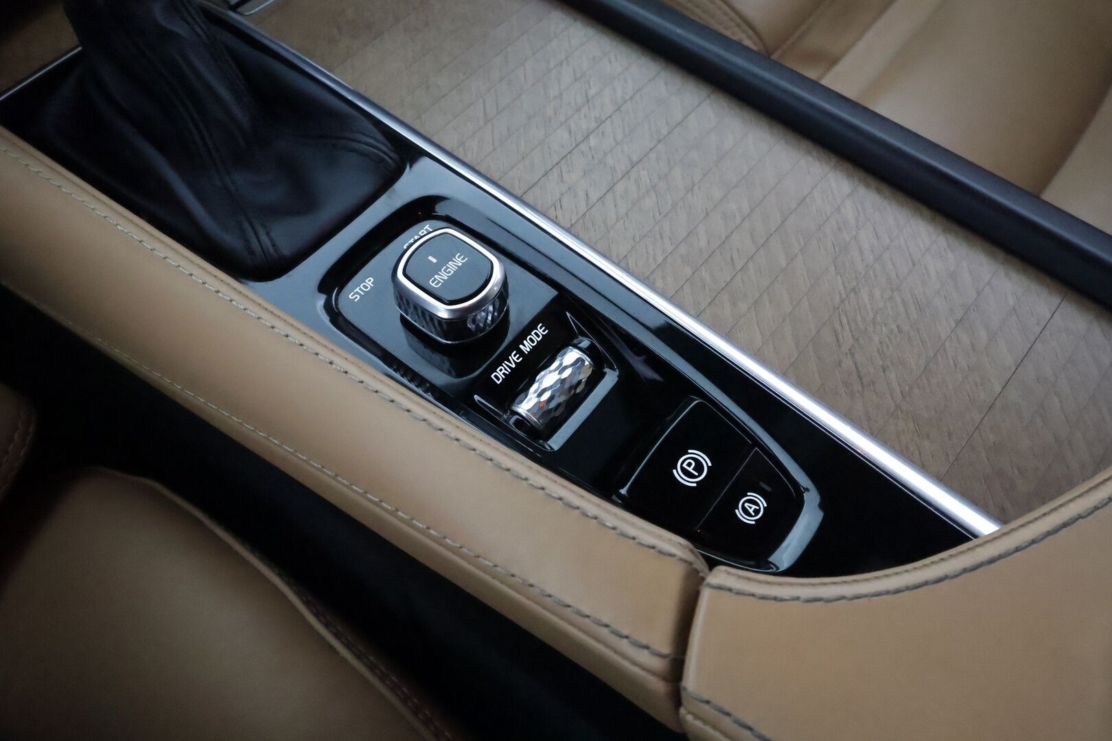 Volvo S90 2017 D5 AWD Inscription **HUD / 360° Kamera / Lasikattoluukku / Adapt.Vakkari / Sporttinahat Muistilla / Webasto / Full-LED** - Bowers&Wilkins / Navi / Kaistavahti / Digimittaristo / 4-Alueinen AC / Vaalean-Ruskea Nahkaverhoilu KeylessGO / 2x Renkaat