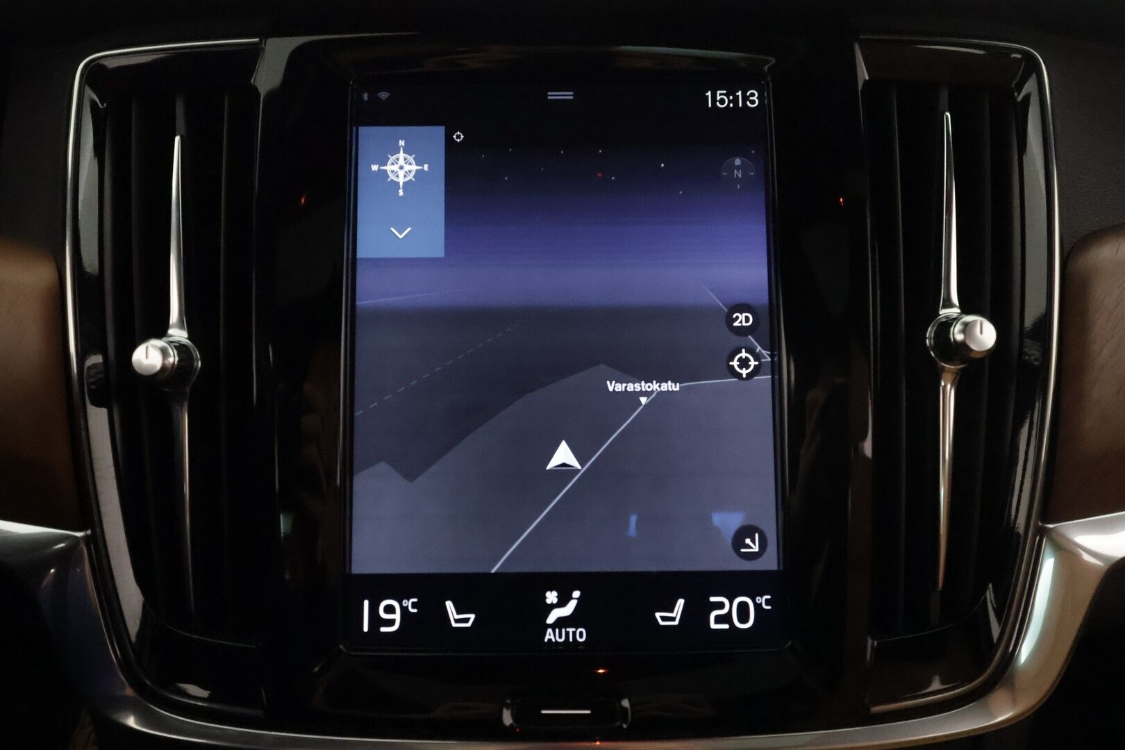 Volvo S90 2017 D5 AWD Inscription **HUD / 360° Kamera / Lasikattoluukku / Adapt.Vakkari / Sporttinahat Muistilla / Webasto / Full-LED** - Bowers&Wilkins / Navi / Kaistavahti / Digimittaristo / 4-Alueinen AC / Vaalean-Ruskea Nahkaverhoilu KeylessGO / 2x Renkaat