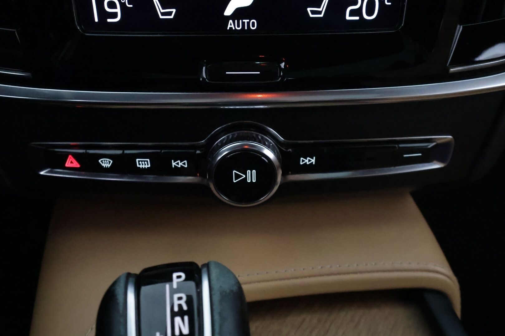 Volvo S90 2017 D5 AWD Inscription **HUD / 360° Kamera / Lasikattoluukku / Adapt.Vakkari / Sporttinahat Muistilla / Webasto / Full-LED** - Bowers&Wilkins / Navi / Kaistavahti / Digimittaristo / 4-Alueinen AC / Vaalean-Ruskea Nahkaverhoilu KeylessGO / 2x Renkaat