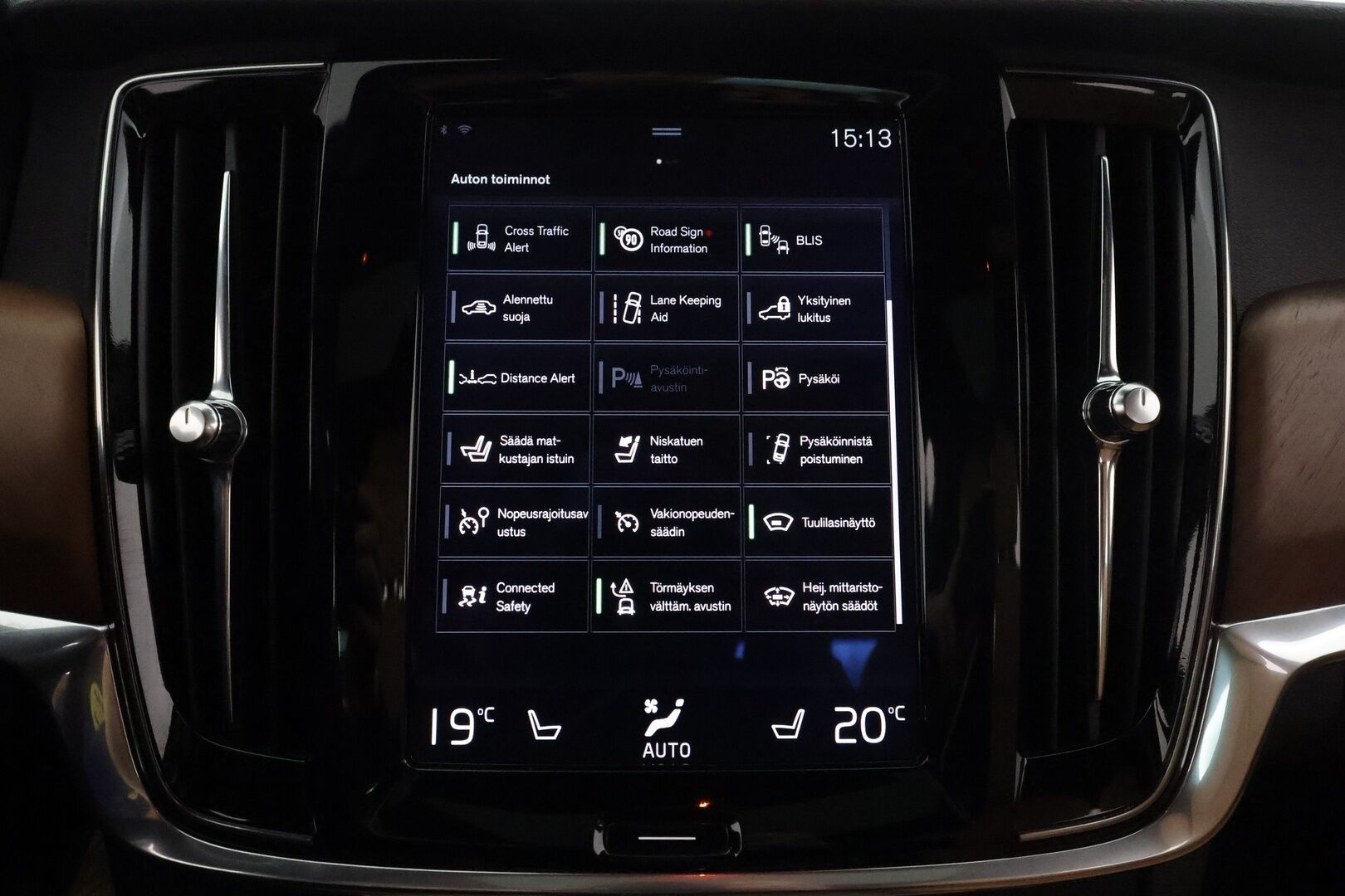 Volvo S90 2017 D5 AWD Inscription **HUD / 360° Kamera / Lasikattoluukku / Adapt.Vakkari / Sporttinahat Muistilla / Webasto / Full-LED** - Bowers&Wilkins / Navi / Kaistavahti / Digimittaristo / 4-Alueinen AC / Vaalean-Ruskea Nahkaverhoilu KeylessGO / 2x Renkaat