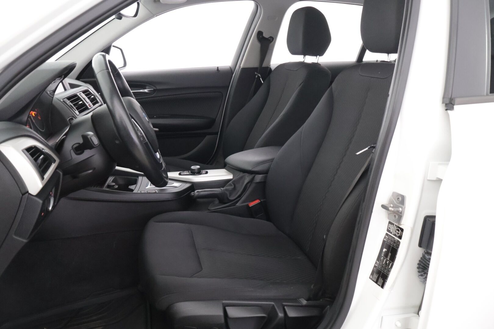 BMW 116 2014 F20 Hatchback 116d TwinPower Turbo A Business * Lohko / Vakkari / Keyless Go / Tutkat / Bluetooth * - *Suomi-auto / Kahdet renkaat vanteineen / Pienet kustannukset*