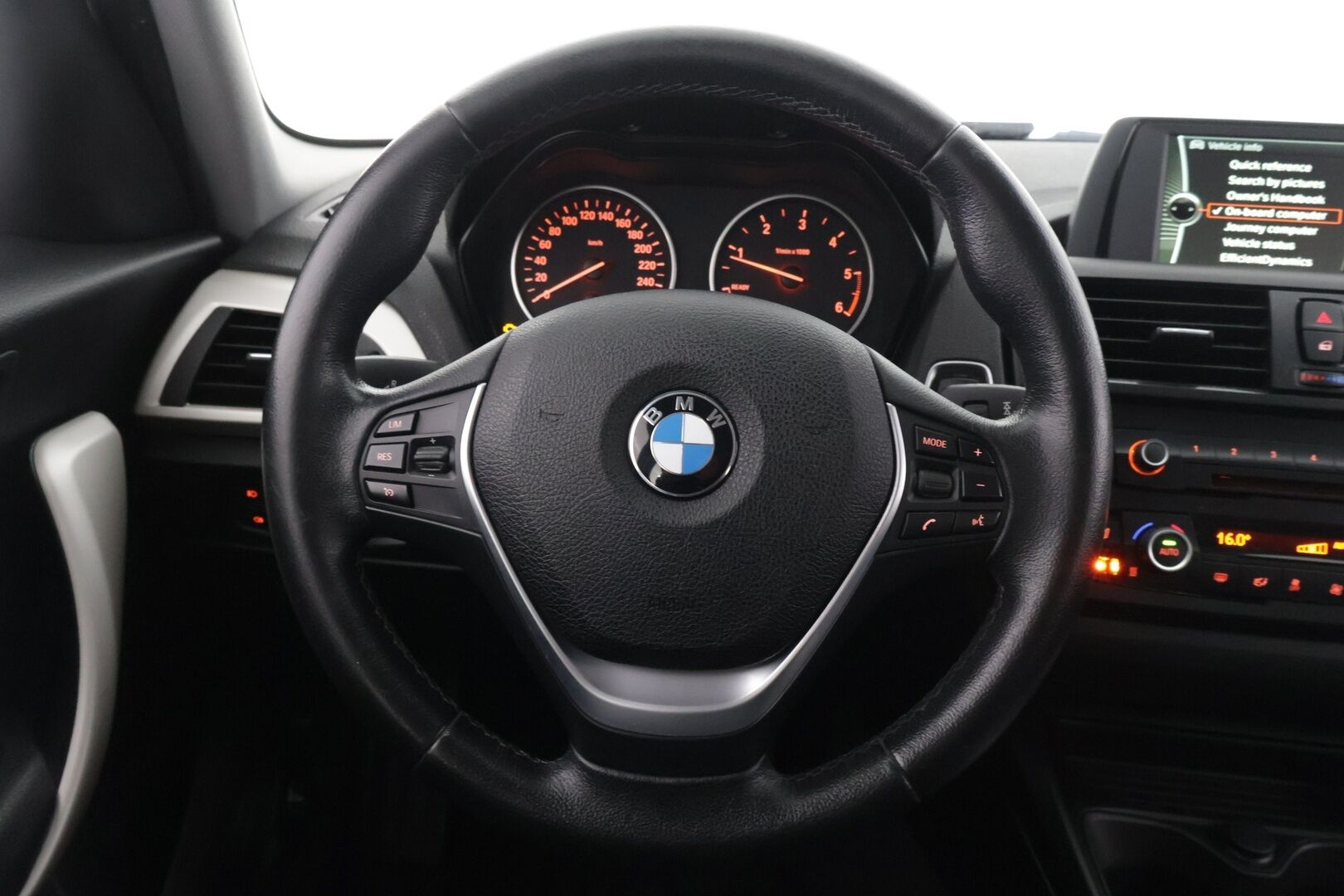BMW 116 2014 F20 Hatchback 116d TwinPower Turbo A Business * Lohko / Vakkari / Keyless Go / Tutkat / Bluetooth * - *Suomi-auto / Kahdet renkaat vanteineen / Pienet kustannukset*