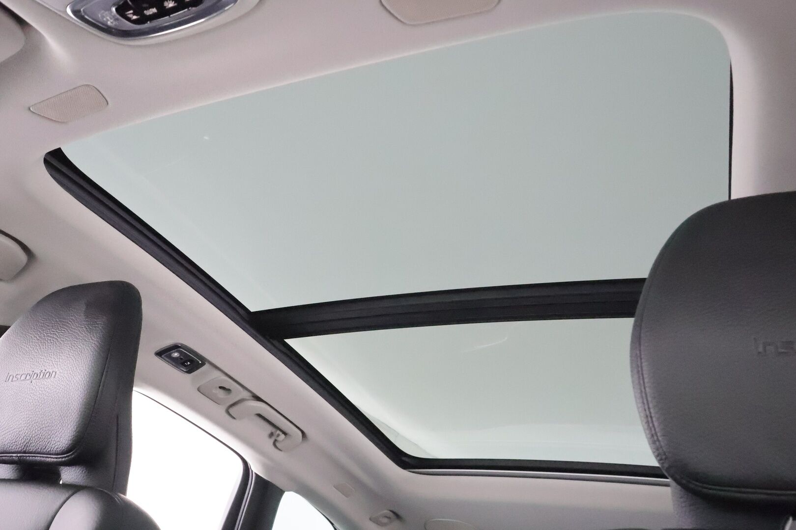 Volvo XC60 2020 T8 TwE AWD Business Inscription aut * ACC / B&W / Webasto / Full LED / Panorama / Koukku / Muistipenkki / BLIS / P.kamera * - Bowers&Wilkins / Akku kuntotarkastettu / Kahdet renkaat aluvanteilla - HULLUT AVAJAISHULINAT KORKOTARJOUS 3,29 %