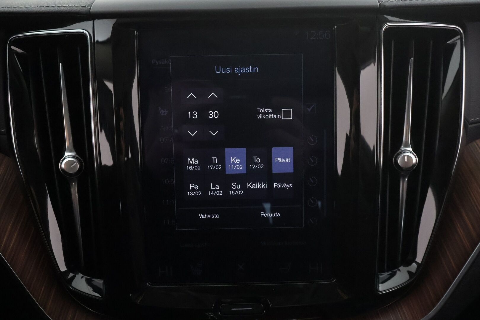 Volvo XC60 2020 T8 TwE AWD Business Inscription aut * ACC / B&W / Webasto / Full LED / Panorama / Koukku / Muistipenkki / BLIS / P.kamera * - Suomi-auto / Akku kuntotarkastettu / Kahdet renkaat aluvanteilla 