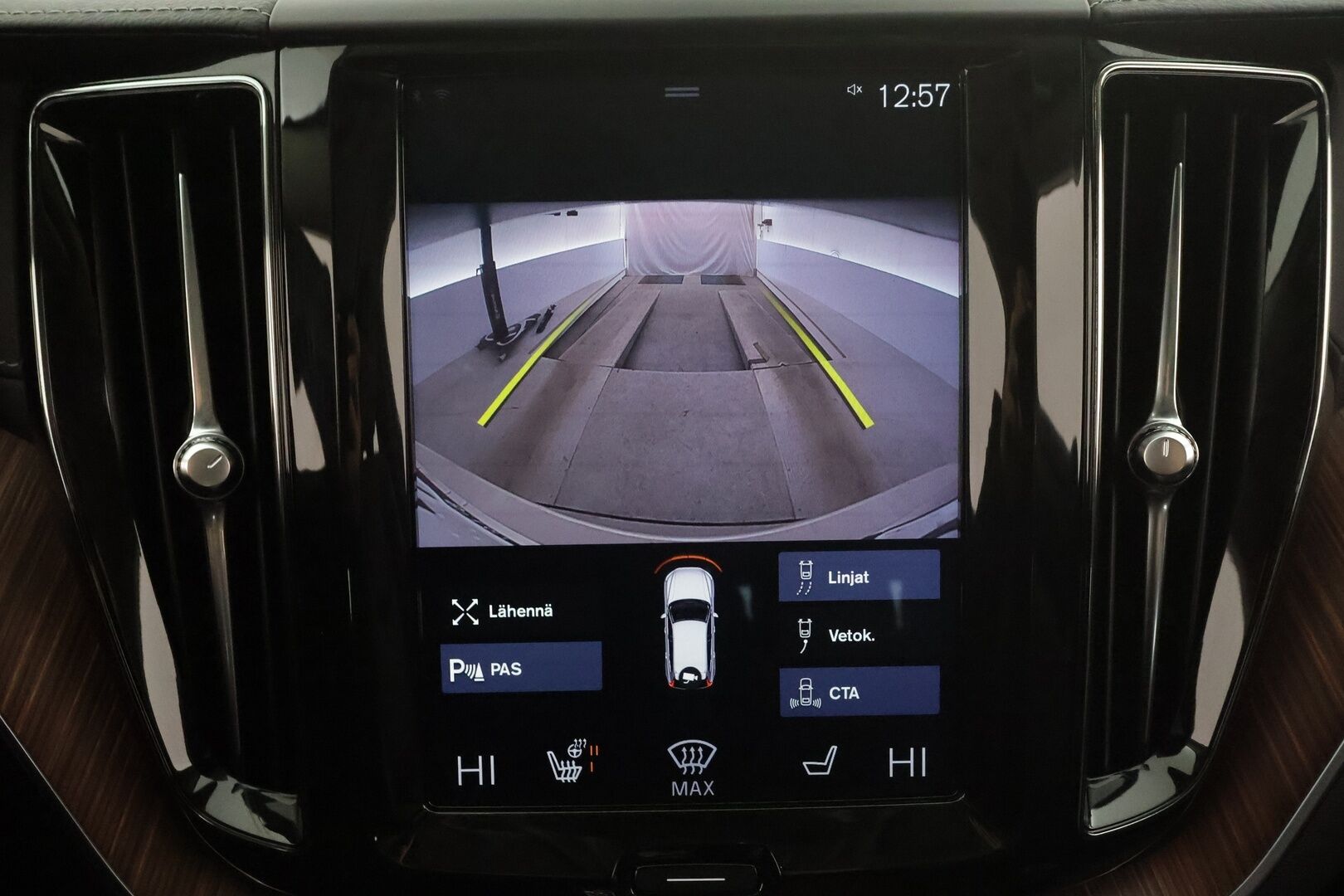 Volvo XC60 2020 T8 TwE AWD Business Inscription aut * ACC / B&W / Webasto / Full LED / Panorama / Koukku / Muistipenkki / BLIS / P.kamera * - Bowers&Wilkins / Akku kuntotarkastettu / Kahdet renkaat aluvanteilla - HULLUT AVAJAISHULINAT KORKOTARJOUS 3,29 %