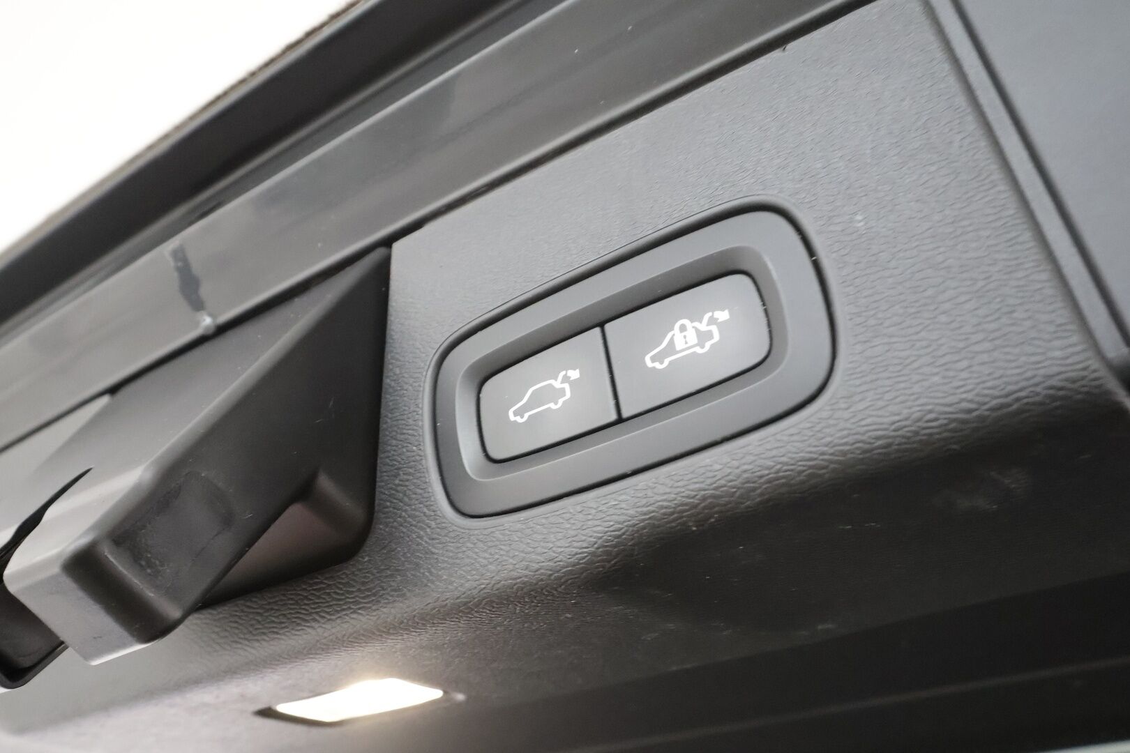 Volvo XC60 2020 T8 TwE AWD Business Inscription aut * ACC / B&W / Webasto / Full LED / Panorama / Koukku / Muistipenkki / BLIS / P.kamera * - Suomi-auto / Akku kuntotarkastettu / Kahdet renkaat aluvanteilla 