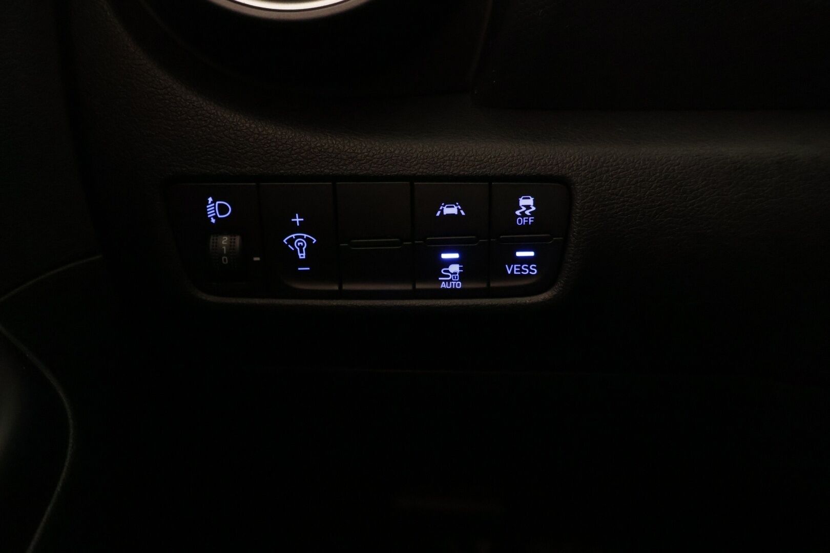 Hyundai KONA 2020 electric 39 kWh 136 hv Comfort ** Lämpöpumppu / Adapt.vakkari / P.kamera / 2x renkaat vanteilla / Carplay ** - Kaksin renkain upeassa kunnossa oleva hyvin varusteltu Suomi-auto!