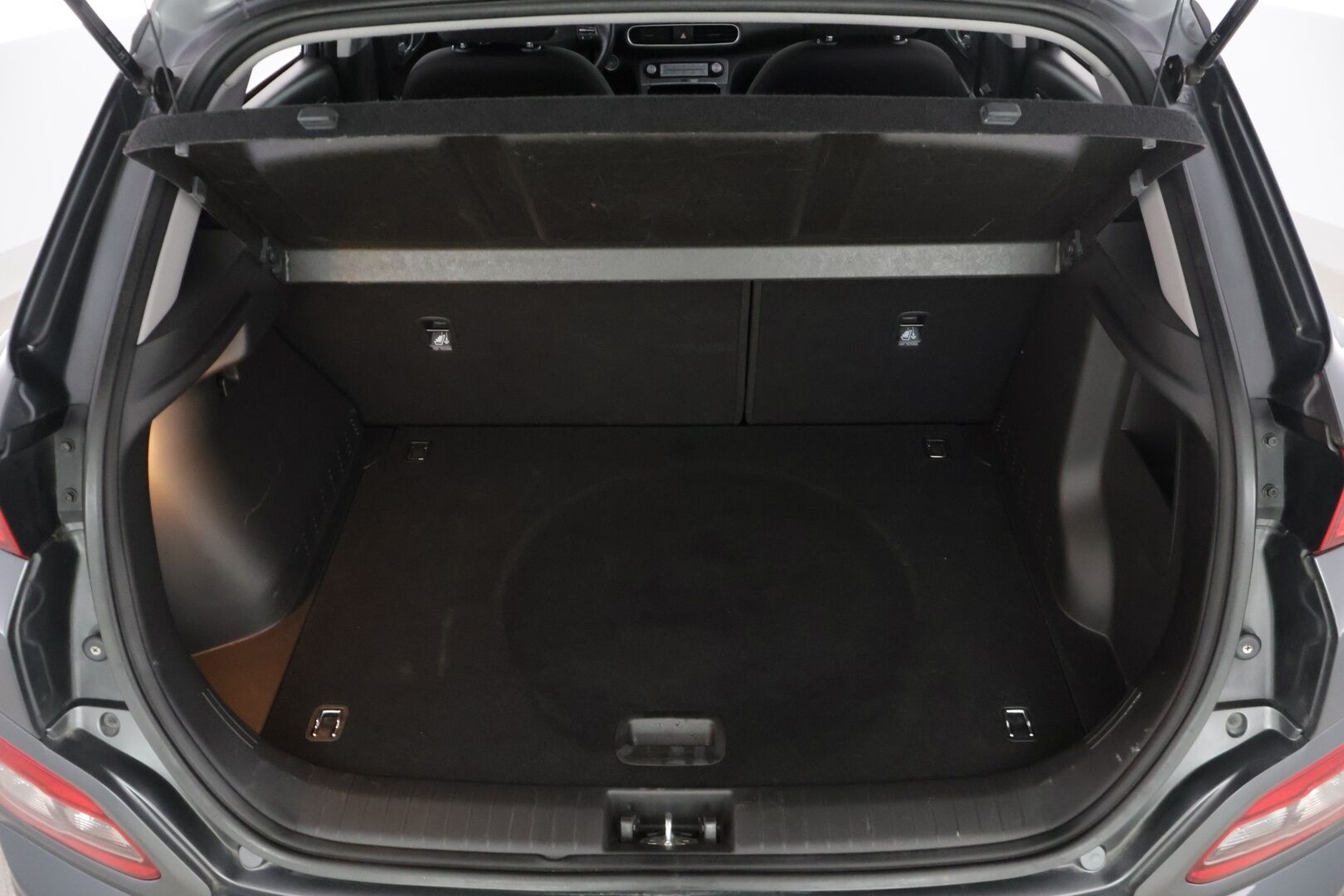 Hyundai KONA 2020 electric 39 kWh 136 hv Comfort ** Lämpöpumppu / Adapt.vakkari / P.kamera / 2x renkaat vanteilla / Carplay ** - Kaksin renkain upeassa kunnossa oleva hyvin varusteltu Suomi-auto!