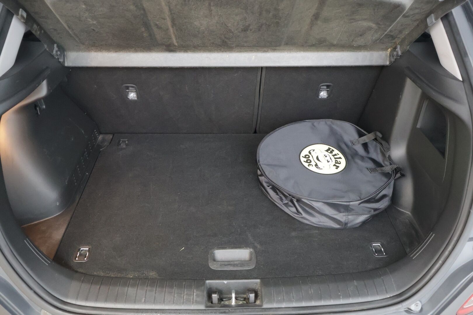 Hyundai KONA 2020 electric 39 kWh 136 hv **ACC / Peruutuskamera / Apple ja Android / Merkkiliikkeen huollot / Navi / Keyless** - Kahdet renkaat aluvanteilla / Merkkihuollettu!