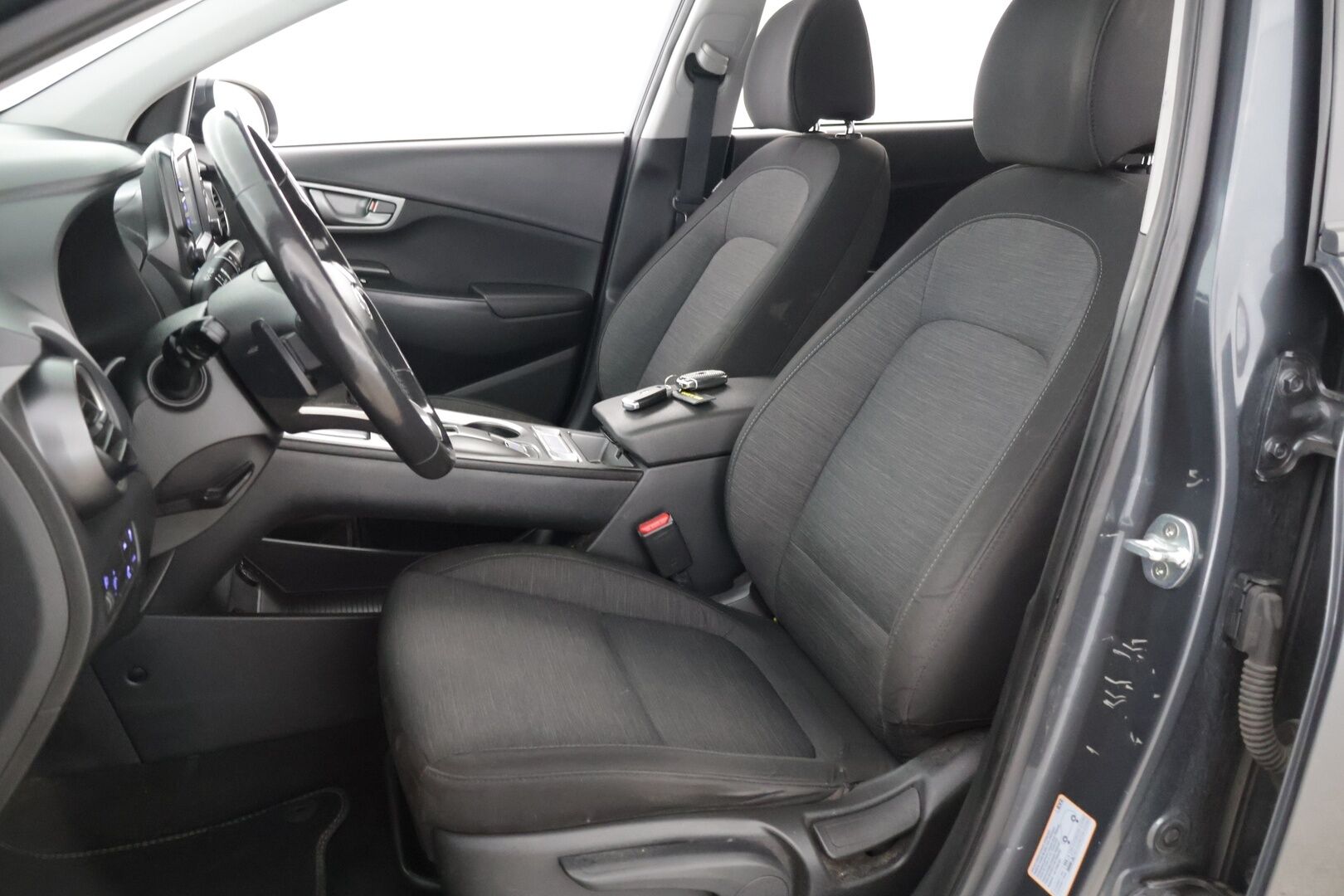 Hyundai KONA 2020 electric 39 kWh 136 hv **ACC / Peruutuskamera / Apple ja Android / Merkkiliikkeen huollot / Navi / Keyless** - Kahdet renkaat aluvanteilla / Merkkihuollettu!