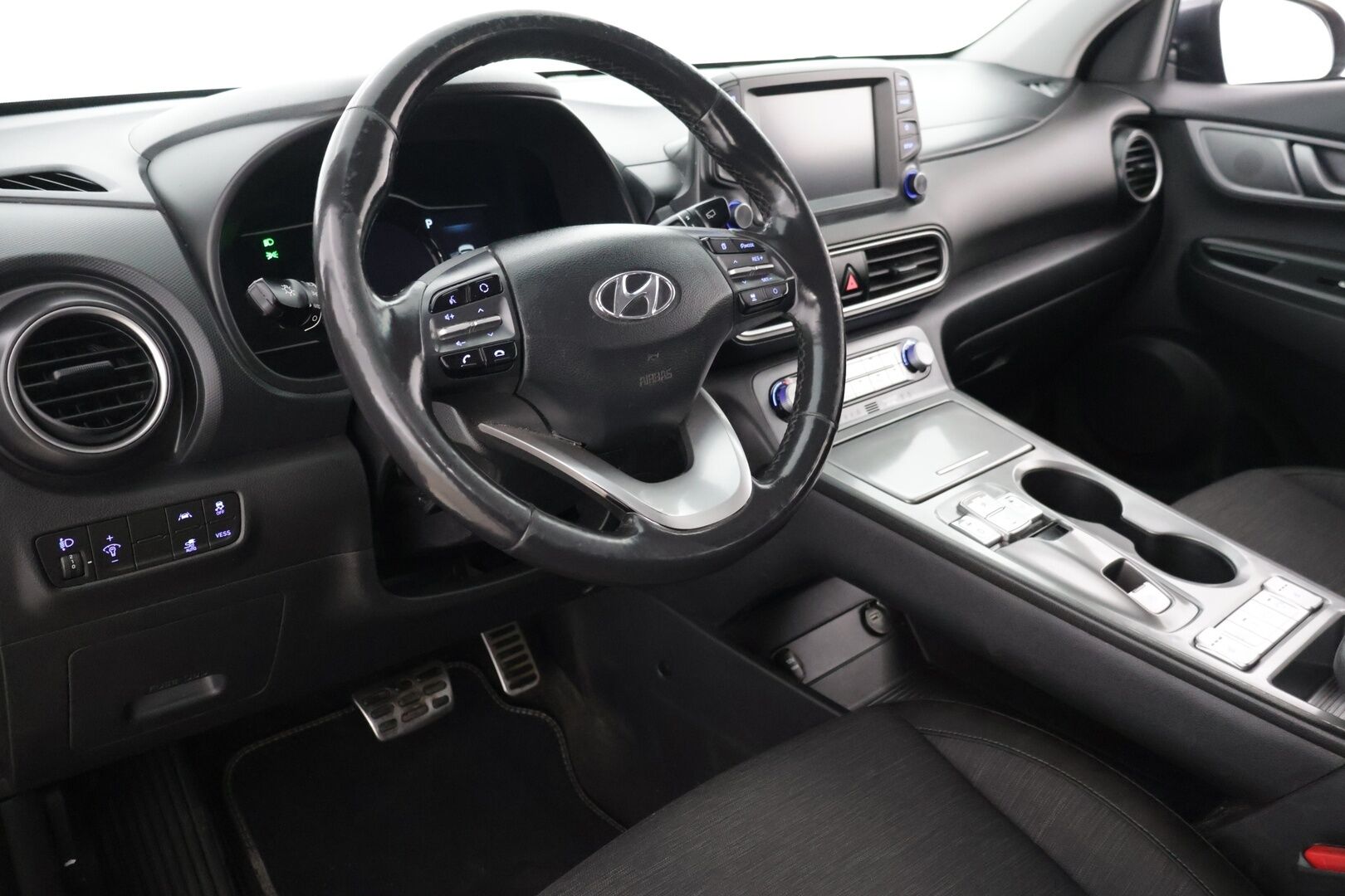 Hyundai KONA 2020 electric 39 kWh 136 hv **ACC / Peruutuskamera / Apple ja Android / Merkkiliikkeen huollot / Navi / Keyless** - Kahdet renkaat aluvanteilla / Merkkihuollettu!