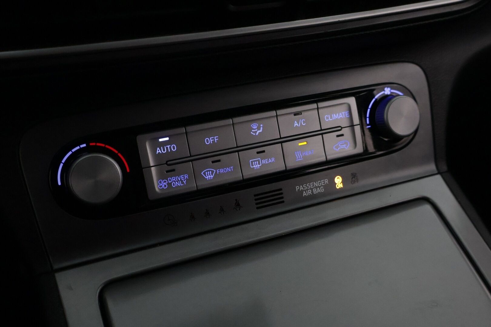 Hyundai KONA 2020 electric 39 kWh 136 hv **ACC / Peruutuskamera / Apple ja Android / Merkkiliikkeen huollot / Navi / Keyless** - Kahdet renkaat aluvanteilla / Merkkihuolto huoltohistoria - HULLU BLACKWEEK KORKOTARJOUS 2,49%